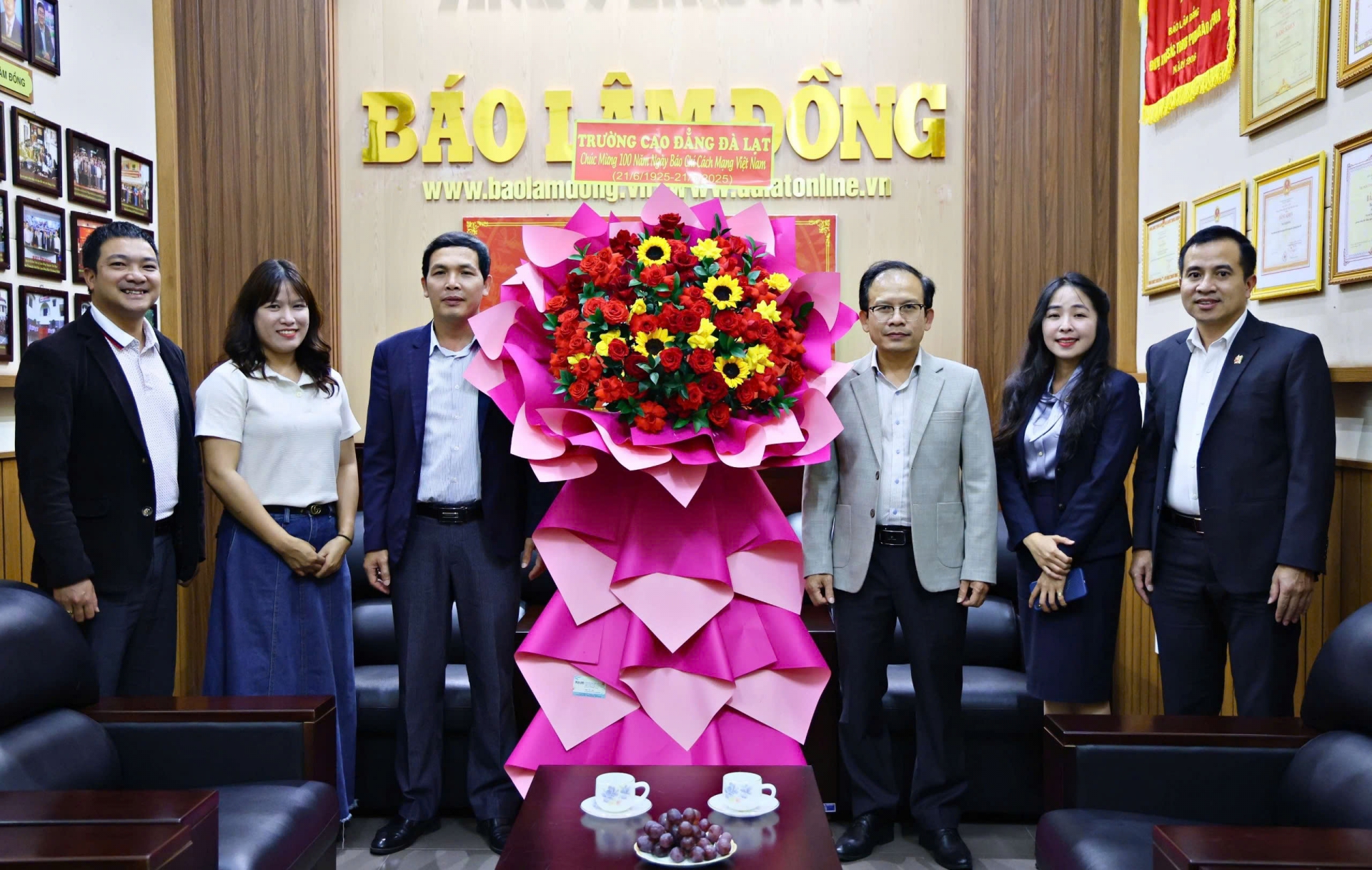 Trường Cao đẳng Đà Lạt chúc mừng Báo Lâm Đồng