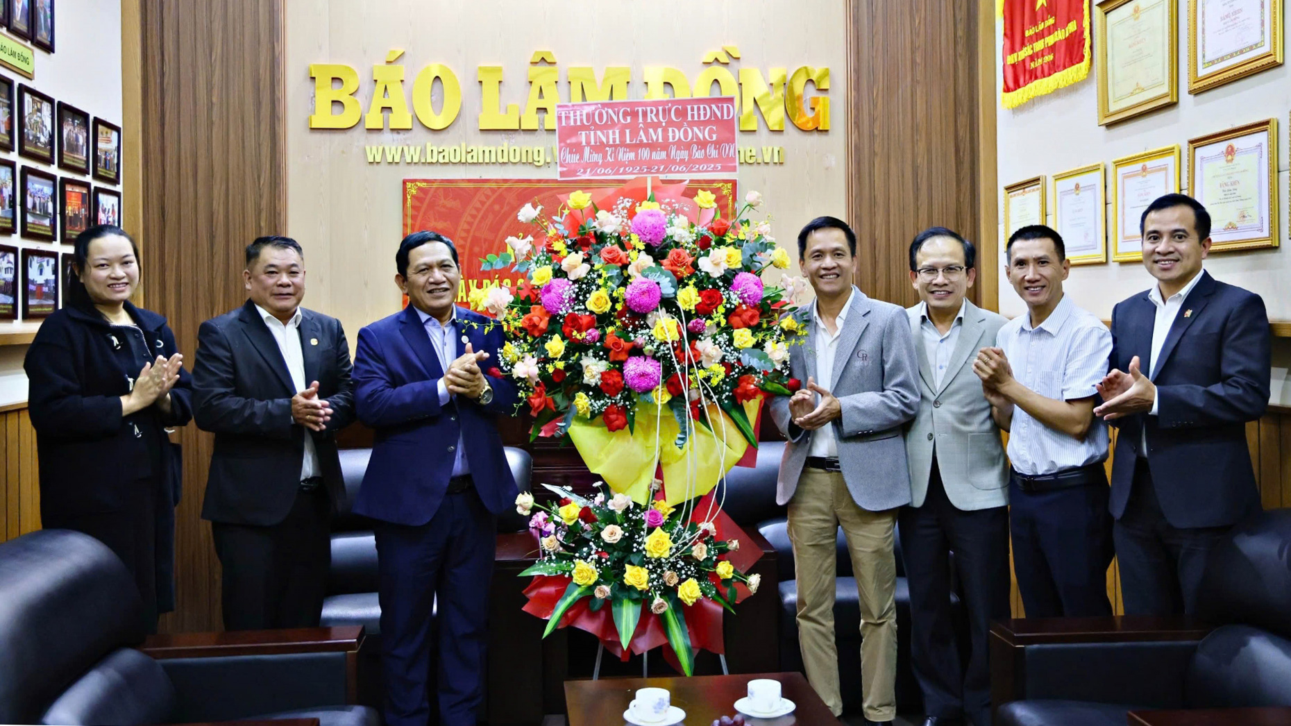 Báo Lâm Đồng đón nhận sự quan tâm, chúc mừng của các đơn vị, địa phương