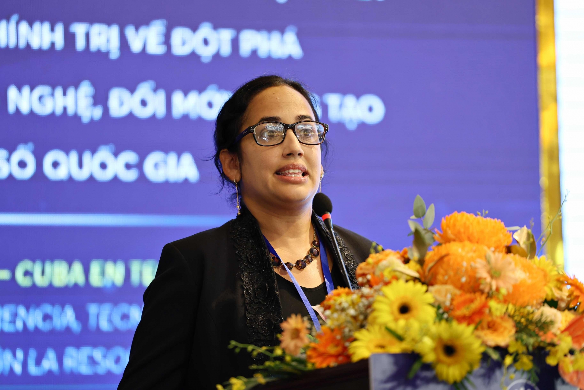 Đại diện nhà khoa học CuBa phát biểu tham luận tại Hội thảo