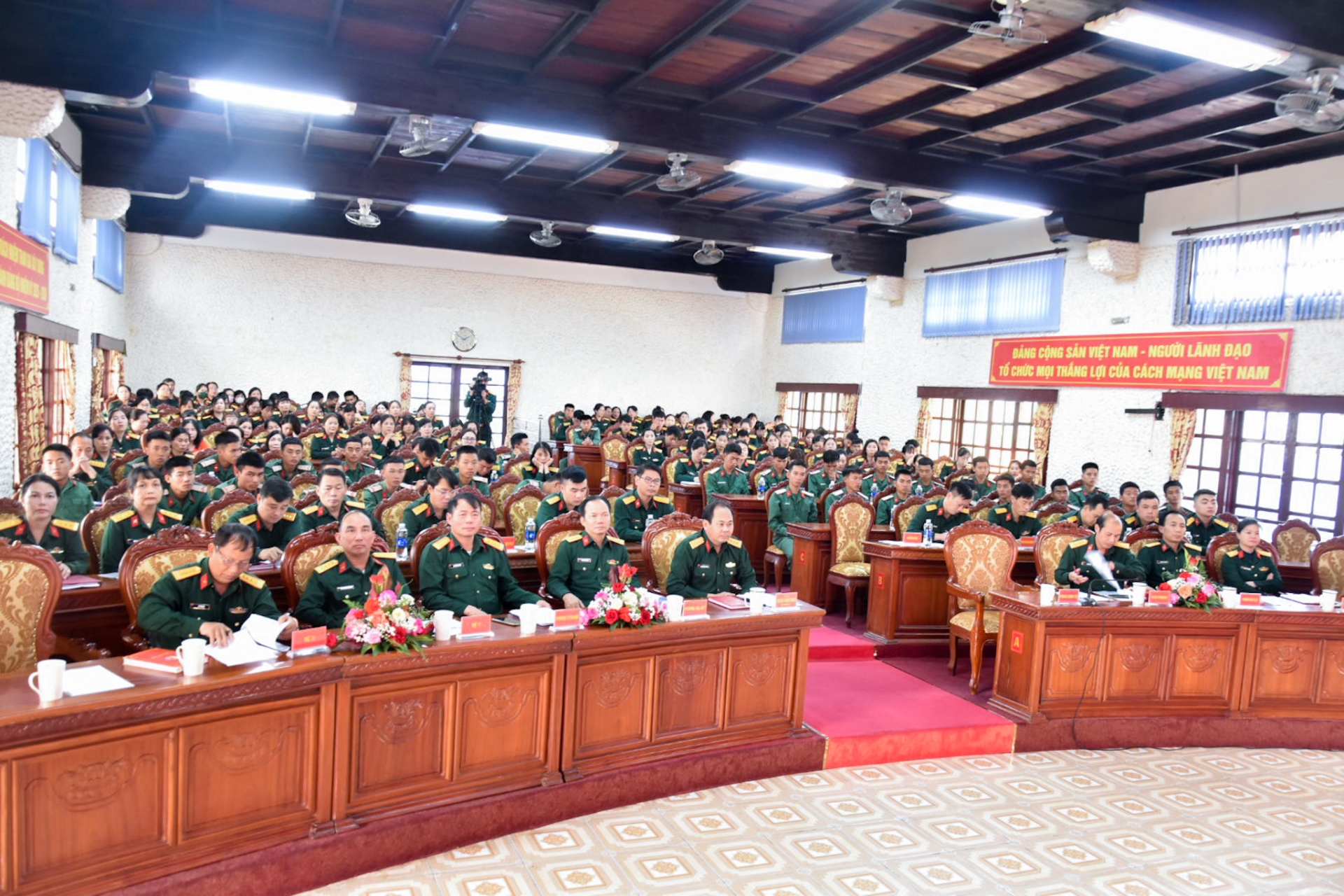 Quang cảnh hội nghị 