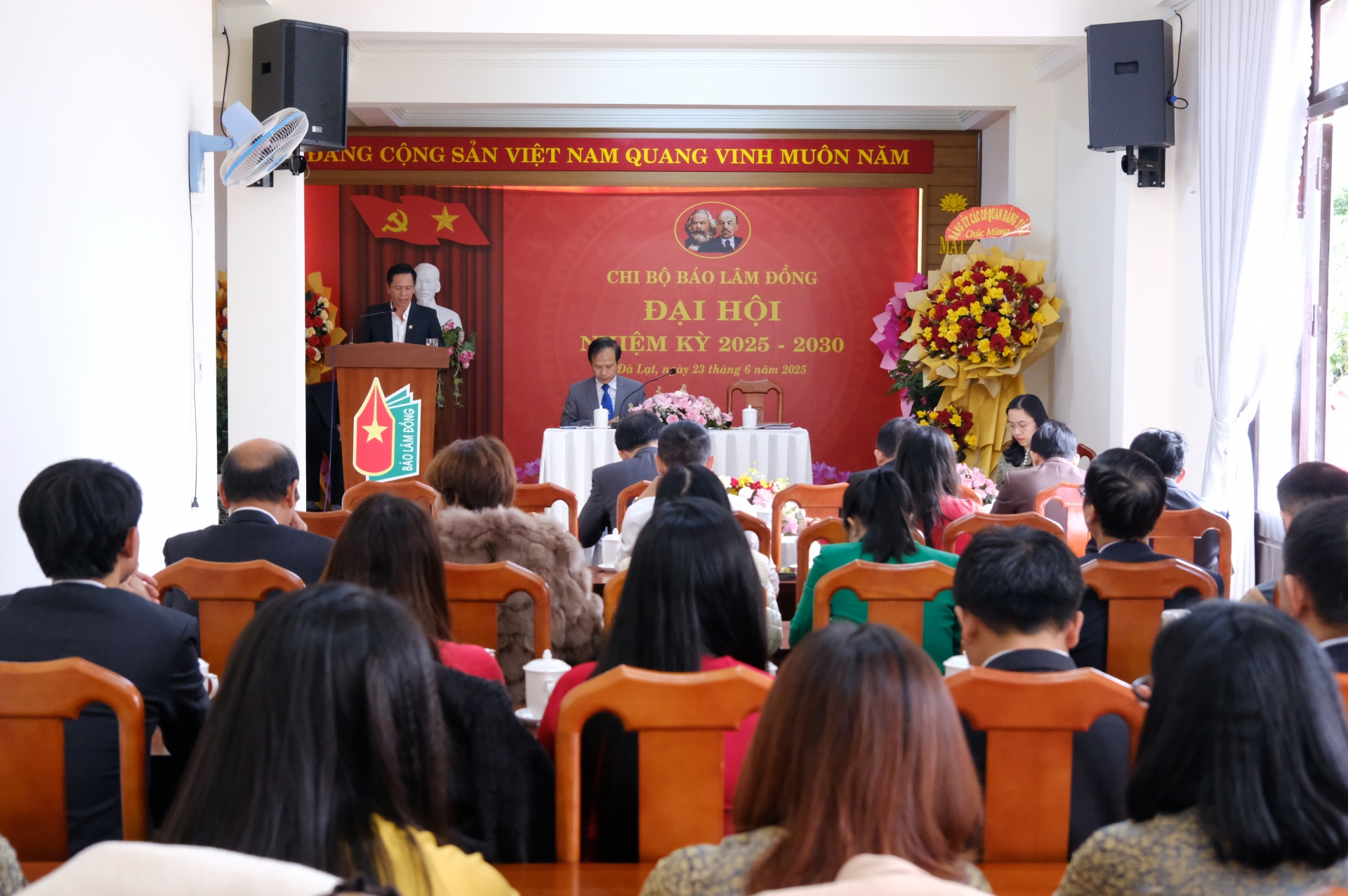 Toàn cảnh đại hội
