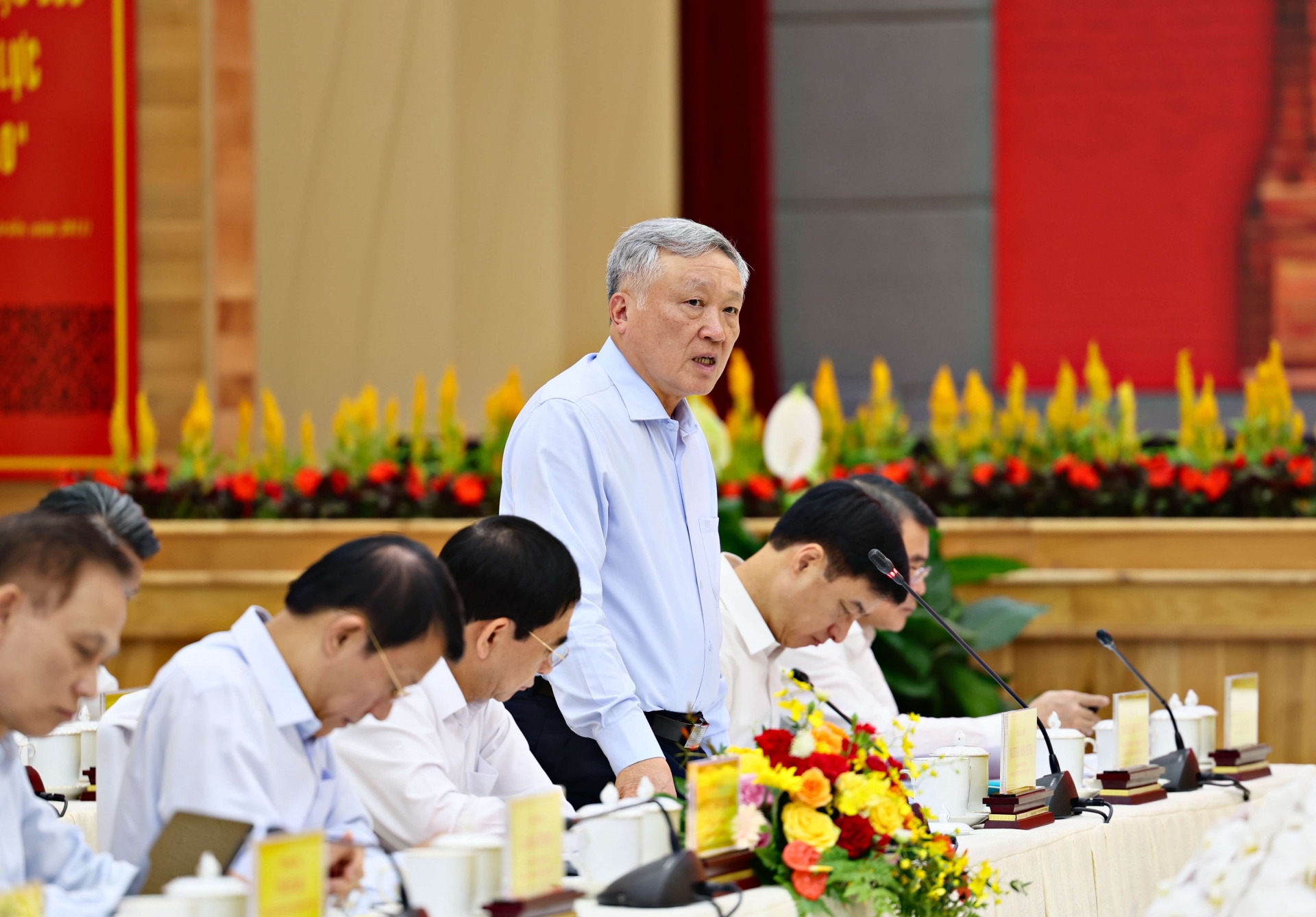 Đồng chí Nguyễn Hòa Bình - Uỷ viên Bộ Chính trị, Phó Thủ tướng Thường trực Chính phủ phát biểu 
