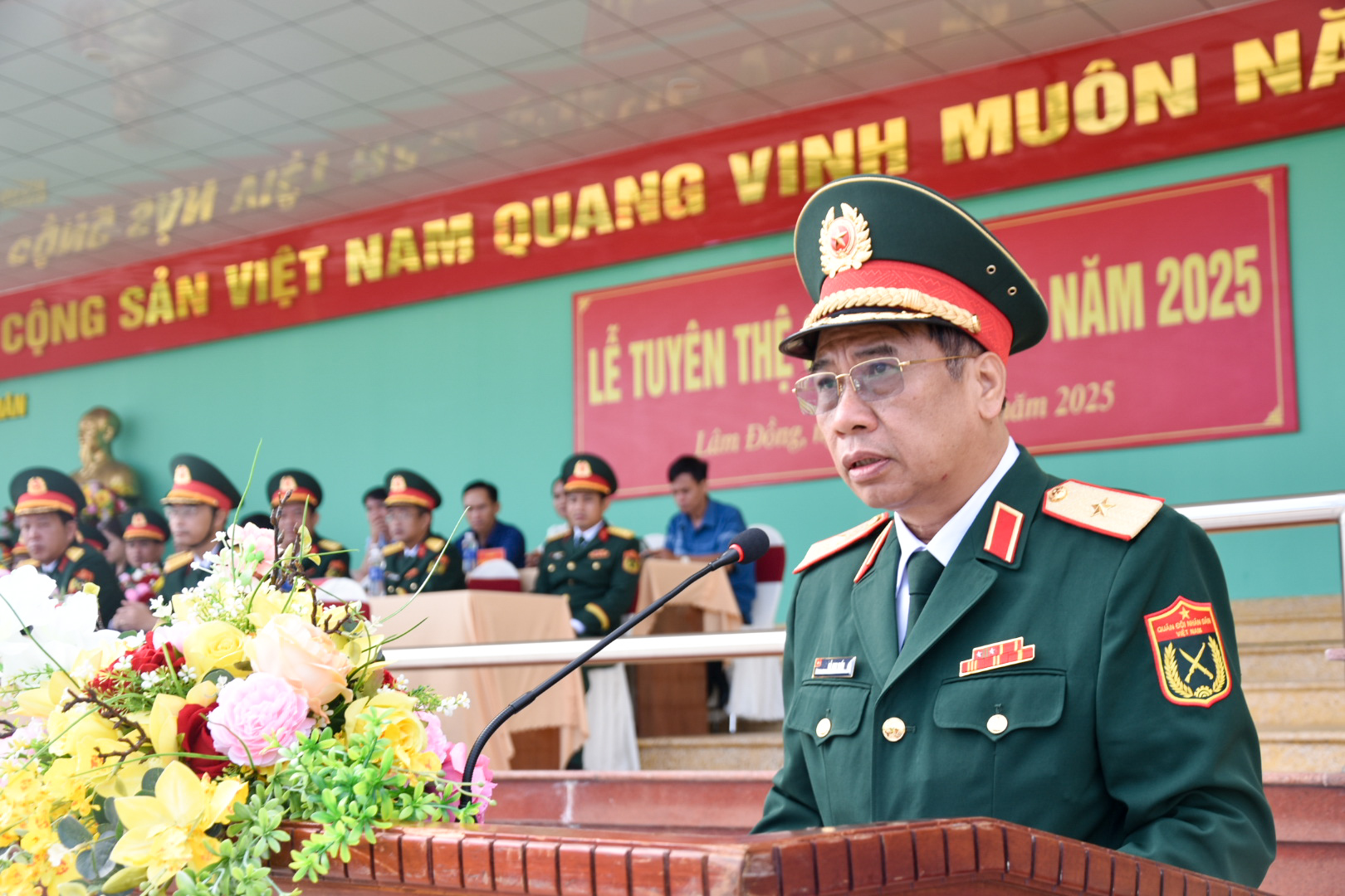 Thiếu tướng Đỗ Anh Tuấn – Phó Giám đốc Học viện Lục quân phát biểu tại Lễ tuyên thệ 
