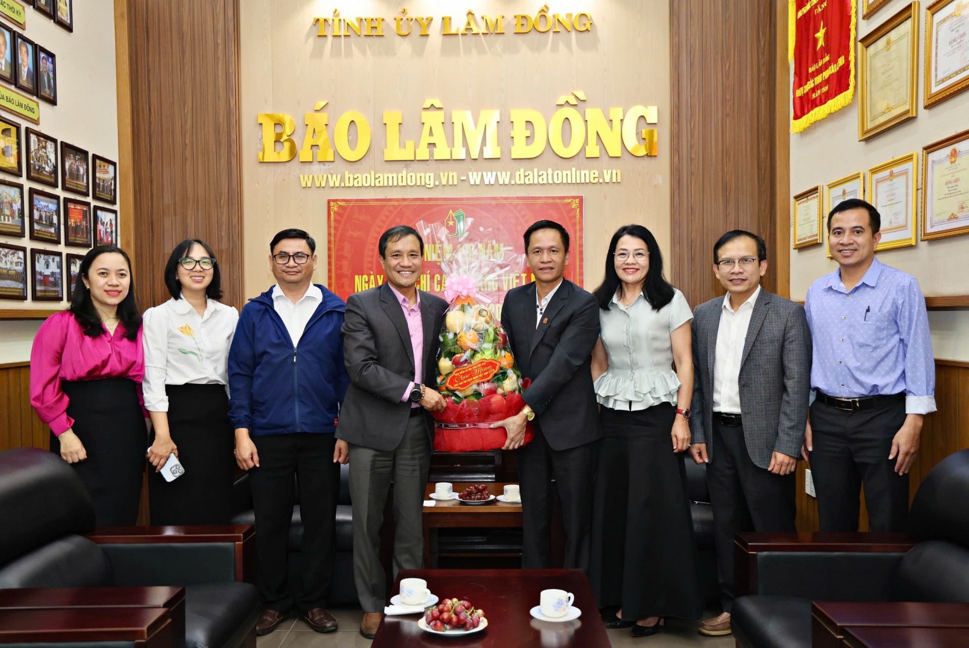 Bảo hiểm xã hội khu vực XXV chúc mừng Báo Lâm Đồng
