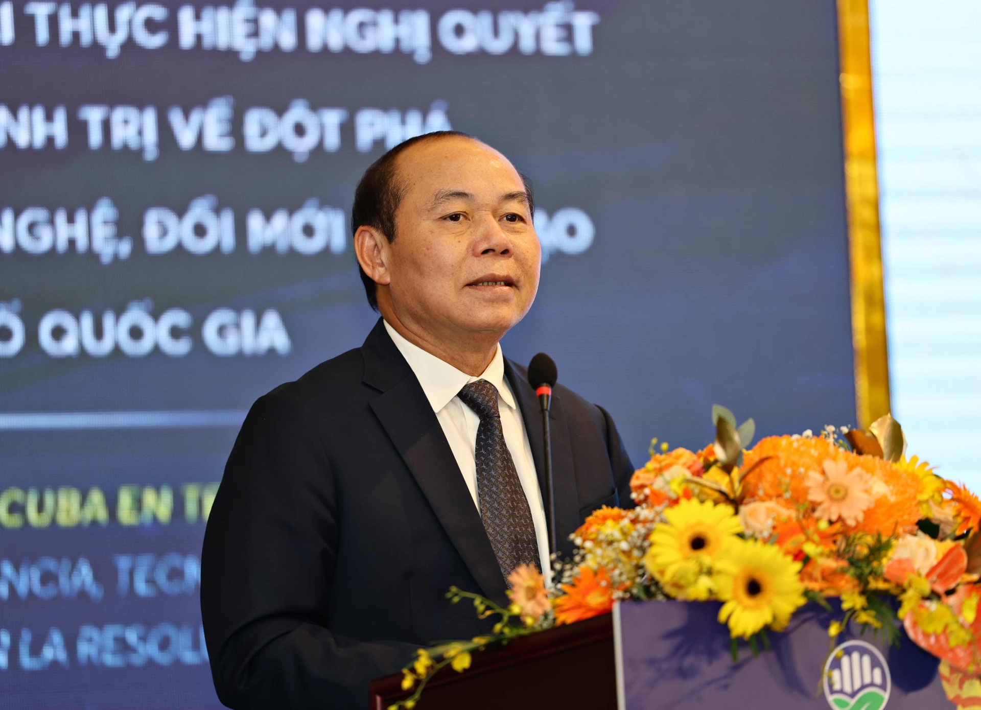 Tiến sĩ Nguyễn Ngọc Bảo - Chủ tịch Hội đồng quản lý Viện Kinh tế Xanh) phát biểu tham luận tại Hội thảo