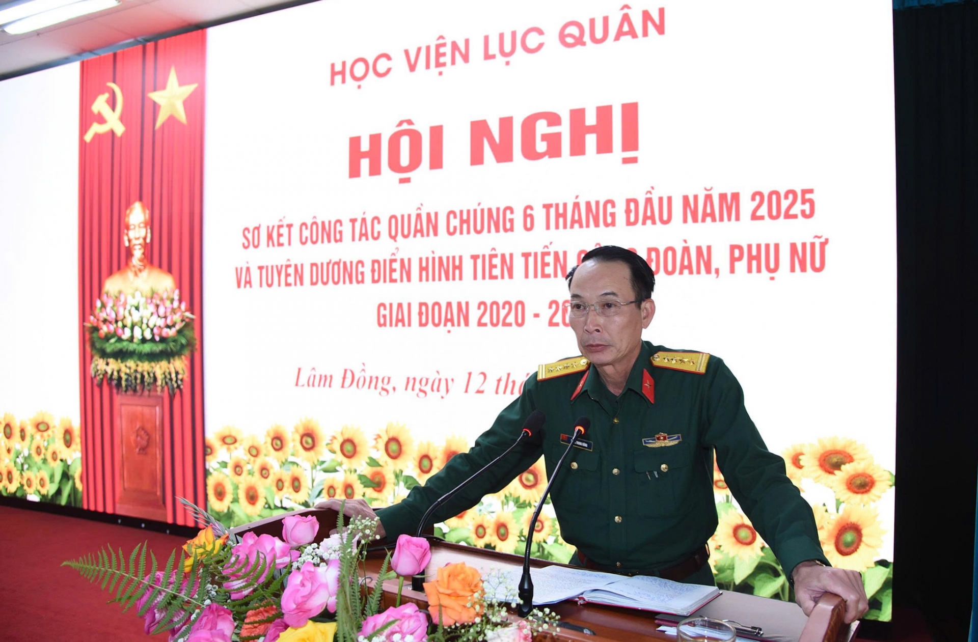 Đại tá Trần Trung Dũng - Phó Chủ nhiệm Chính trị chủ trì Hội nghị