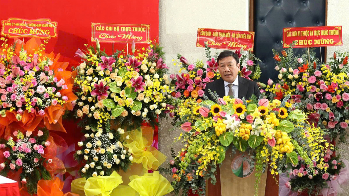 Đồng chí Bùi Thắng - Phó Bí thư Tỉnh ủy phát biểu chỉ đạo tại Đại hội