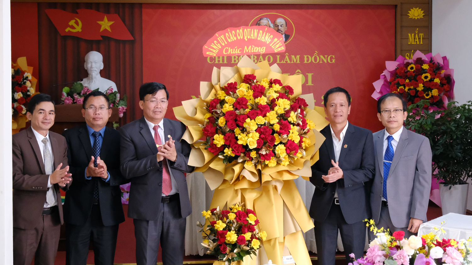 Chi bộ Báo Lâm Đồng tổ chức Đại hội lần thứ XVIII, nhiệm kỳ 2025 - 2030