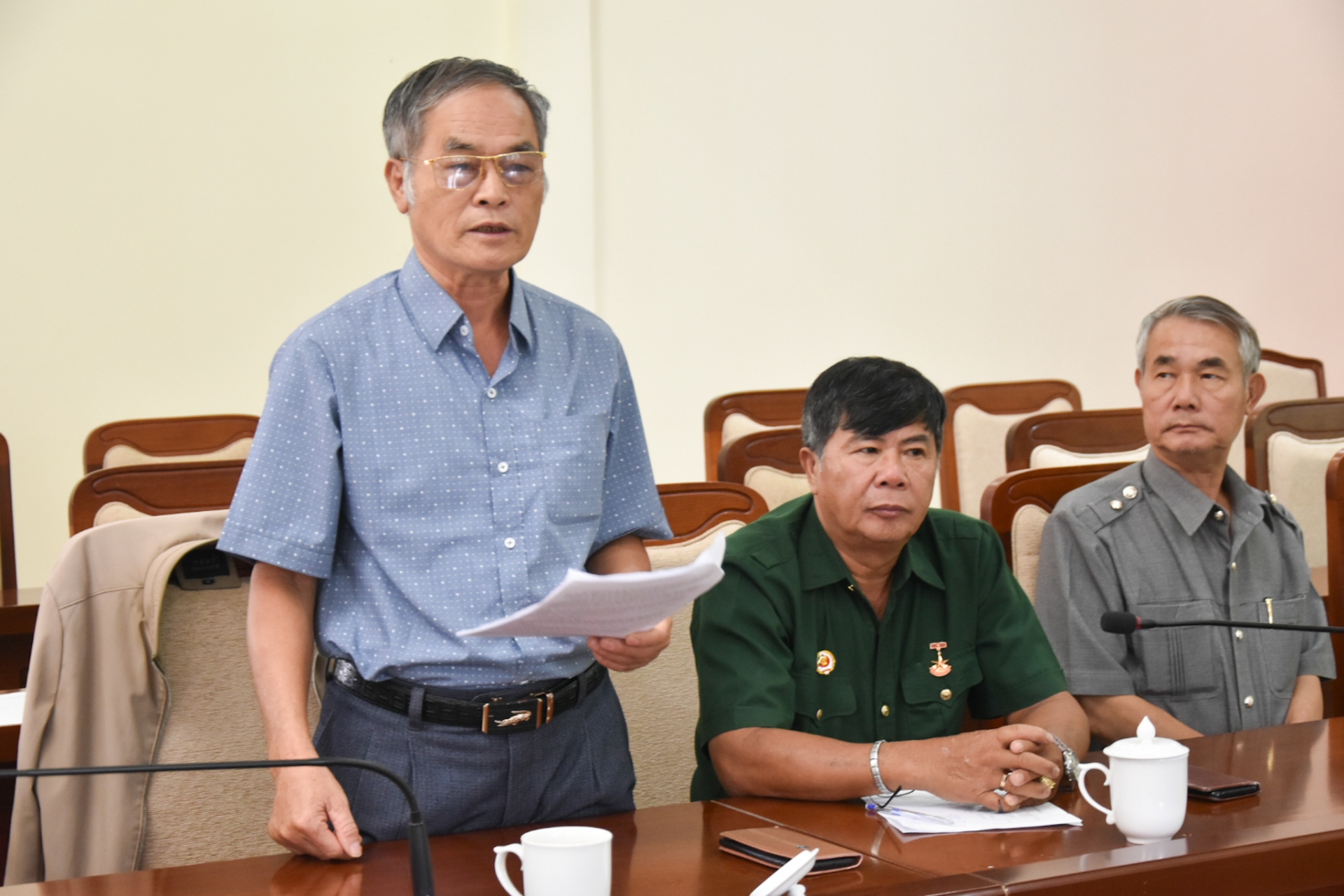 Đại diện Chi hội huyện Lâm Hà nêu vấn đề việc sắp xếp tổ chức Hội sau sáp nhập 