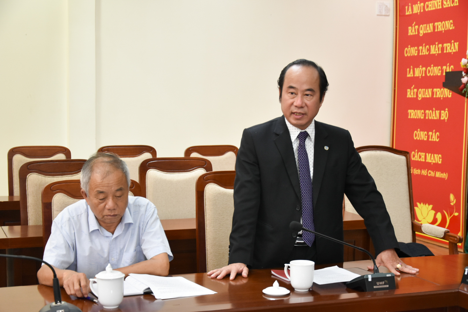 Ông Trần Thanh Hoài - Phó Giám đốc Sở Văn hóa, Thể thao và Du lịch tỉnh phát biểu tại hội nghị