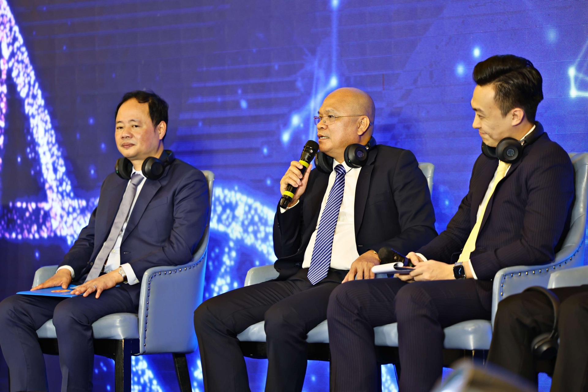 Các đại biểu thảo luận tại Hội thảo