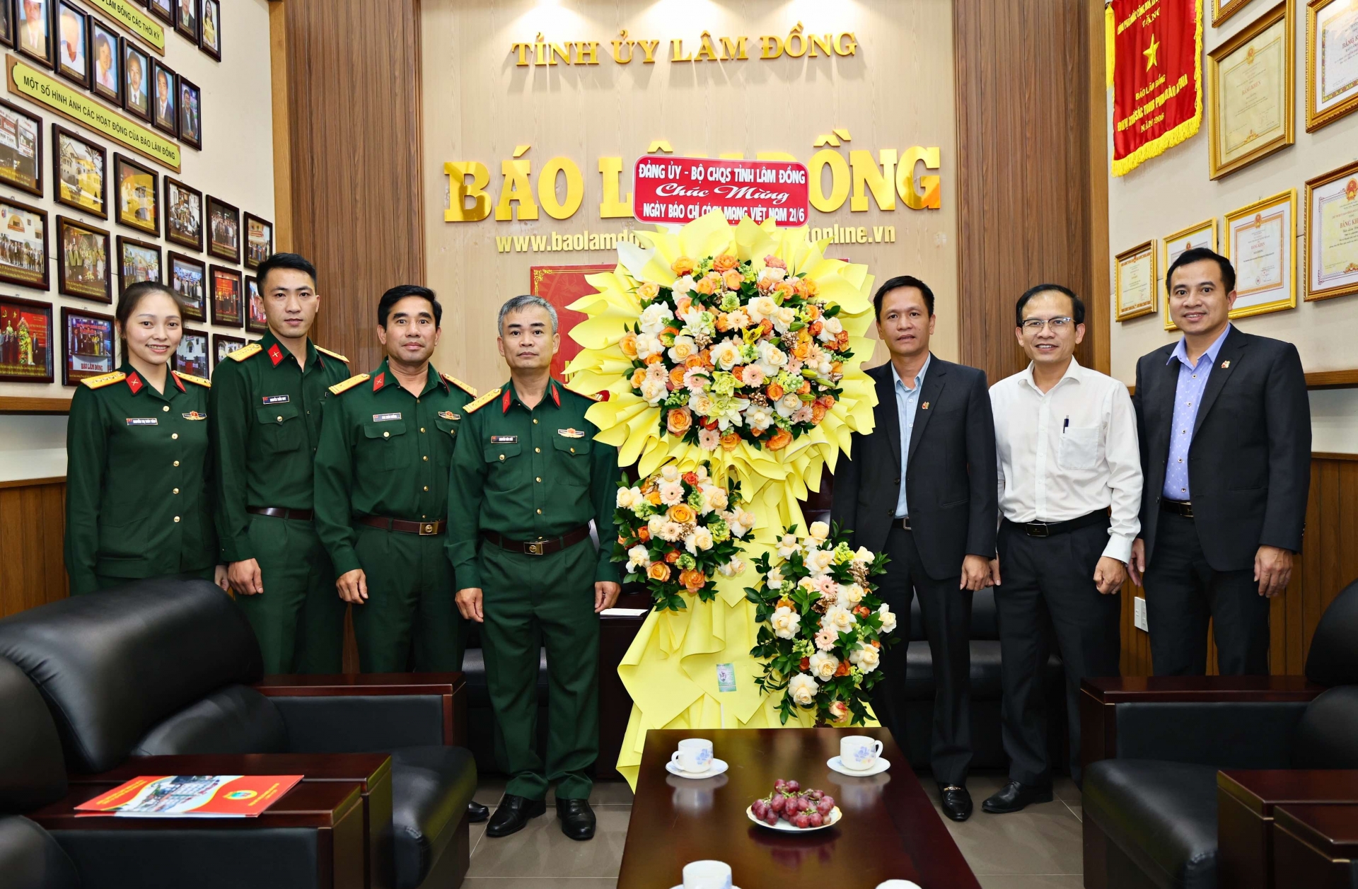 Lãnh đạo Bộ Chỉ huy Quân sự tỉnh Lâm Đồng thăm, chúc mừng Báo Lâm Đồng