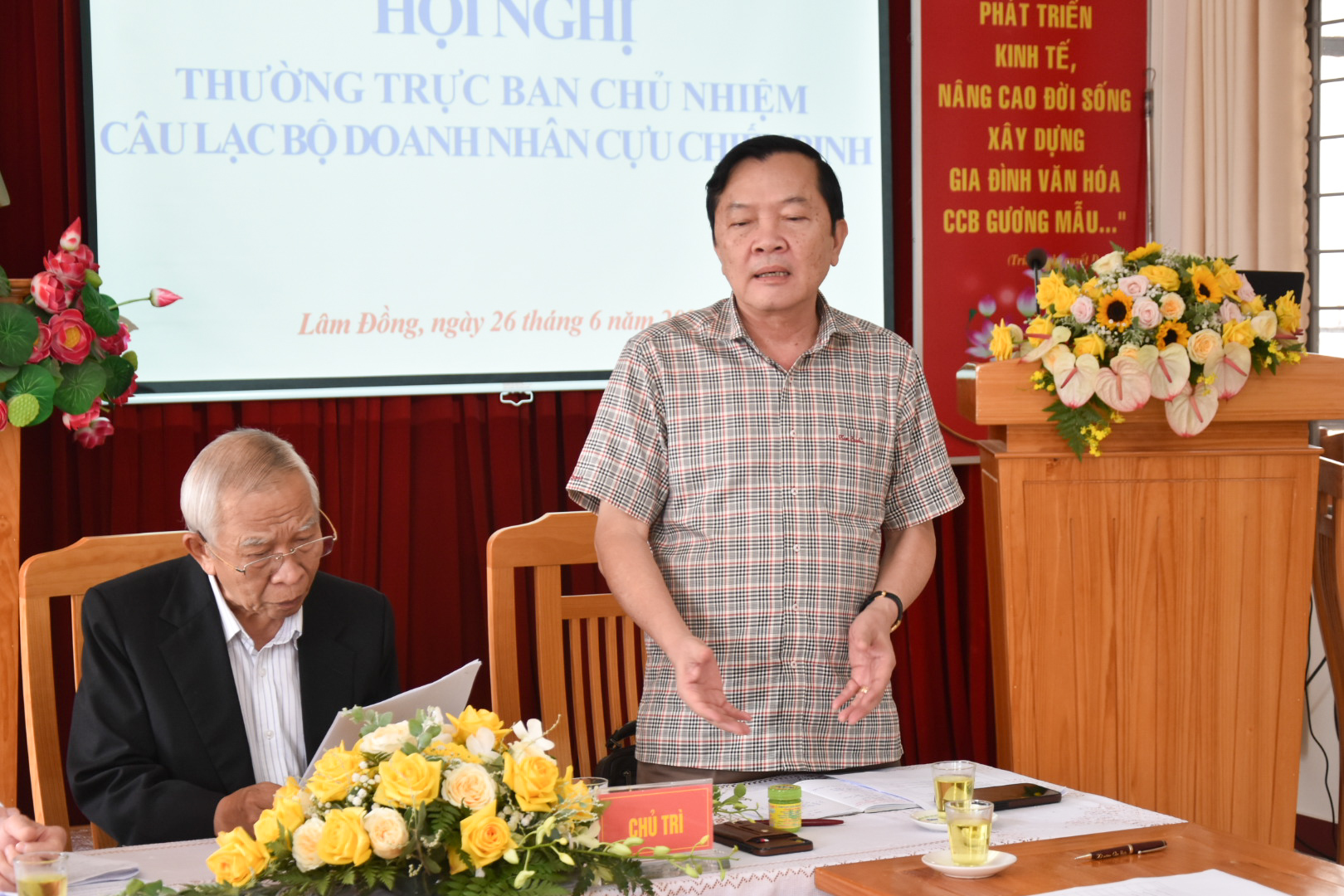 Ông Phạm Văn Long - Chủ tịch Hội CCB tỉnh Bình Thuận phát biểu tại hội nghị 