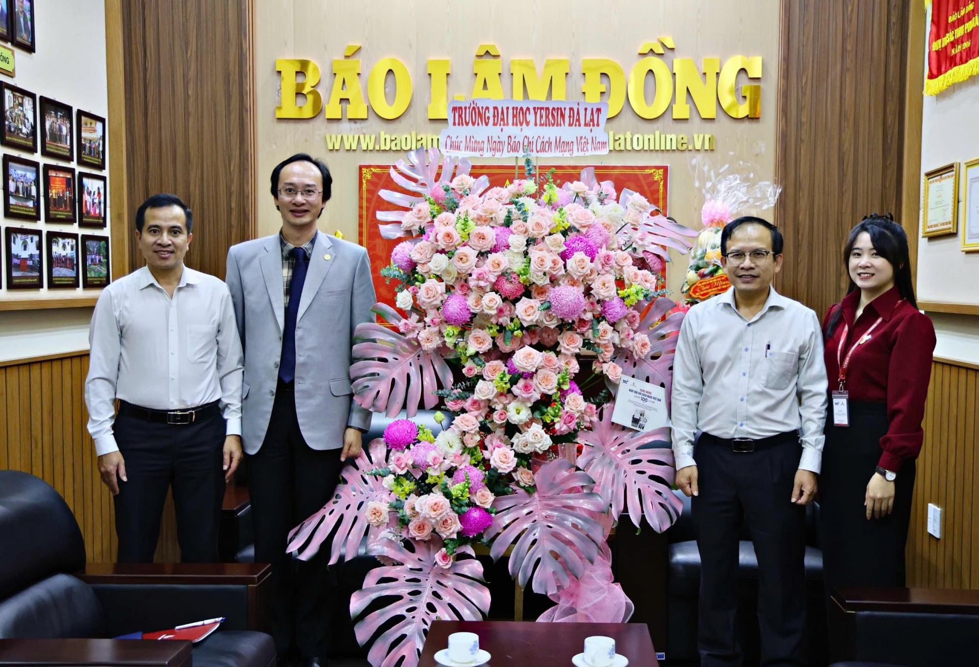 Trường Đại học Yersin Đà Lạt chúc mừng Báo Lâm Đồng