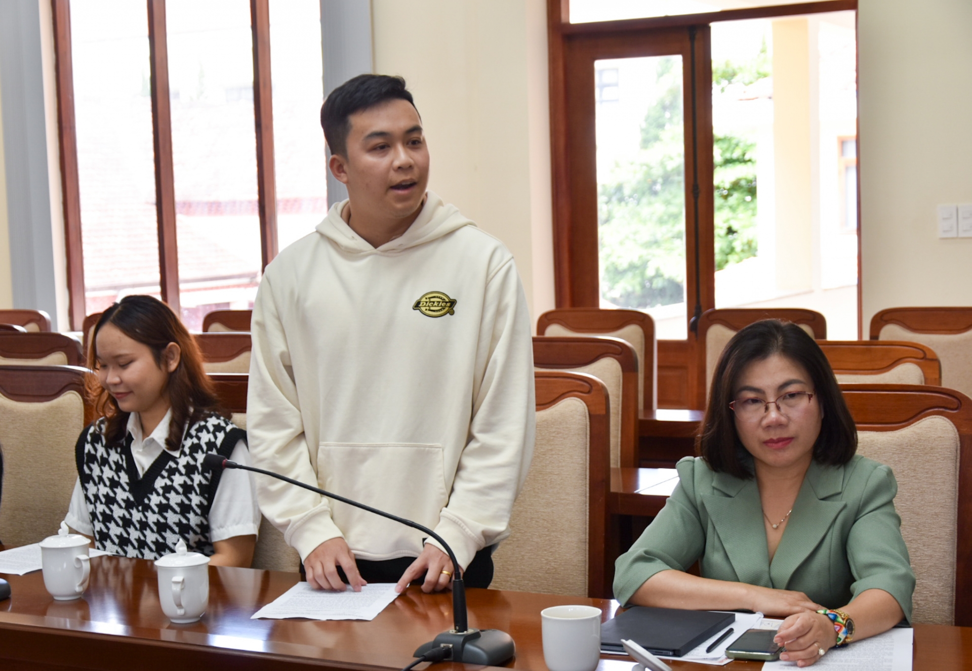 Đại diện sinh viên Lào cảm ơn sự quan tâm, giúp đỡ của Hội trong thời gian qua