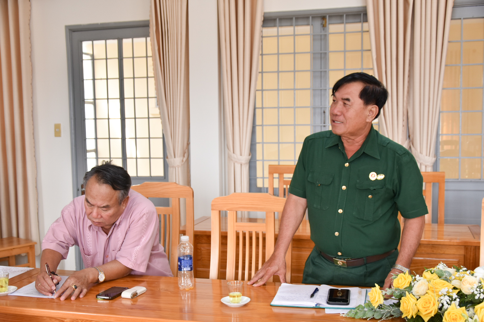  Đại diện Câu lạc bộ Doanh nhân CCB tỉnh Bình thuận góp ý kiến tại hội nghị 