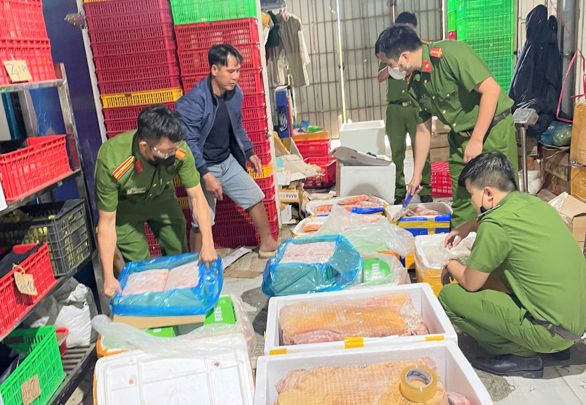 Các loại thực phẩm như thịt, nội tạng động vật đông lạnh được các lực lượng nghiệp thu Công an tỉnh Lâm Đồng phát hiện thu giữ trong thời gian qua