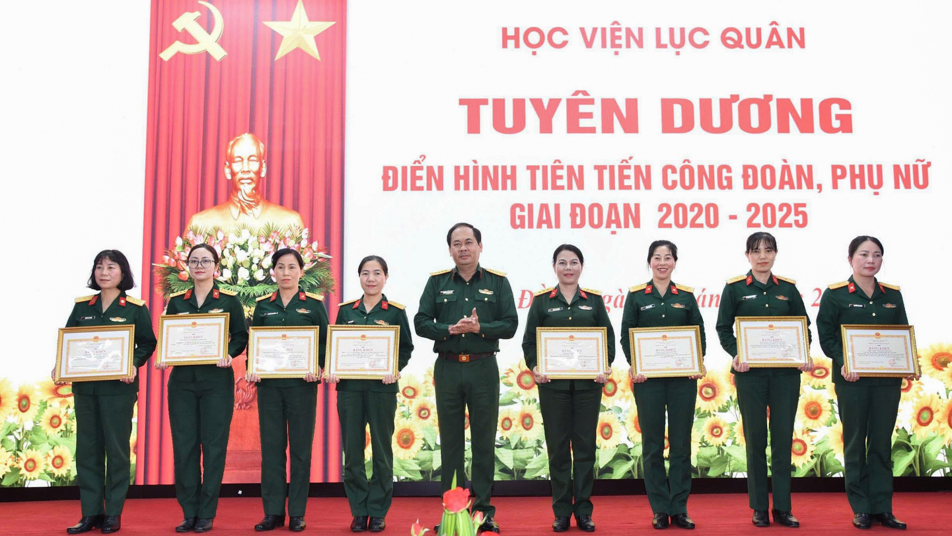 Học viện Lục quân tuyên dương hơn 20 tập thể, cá nhân tiêu biểu trong công tác công đoàn và phụ nữ