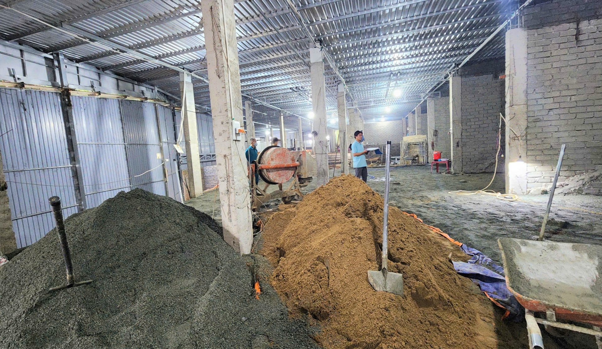 Bên trong Công trình có quy mô rộng hàng trăm mét vuông xây dựng không phép trên đèo Bảo Lộc