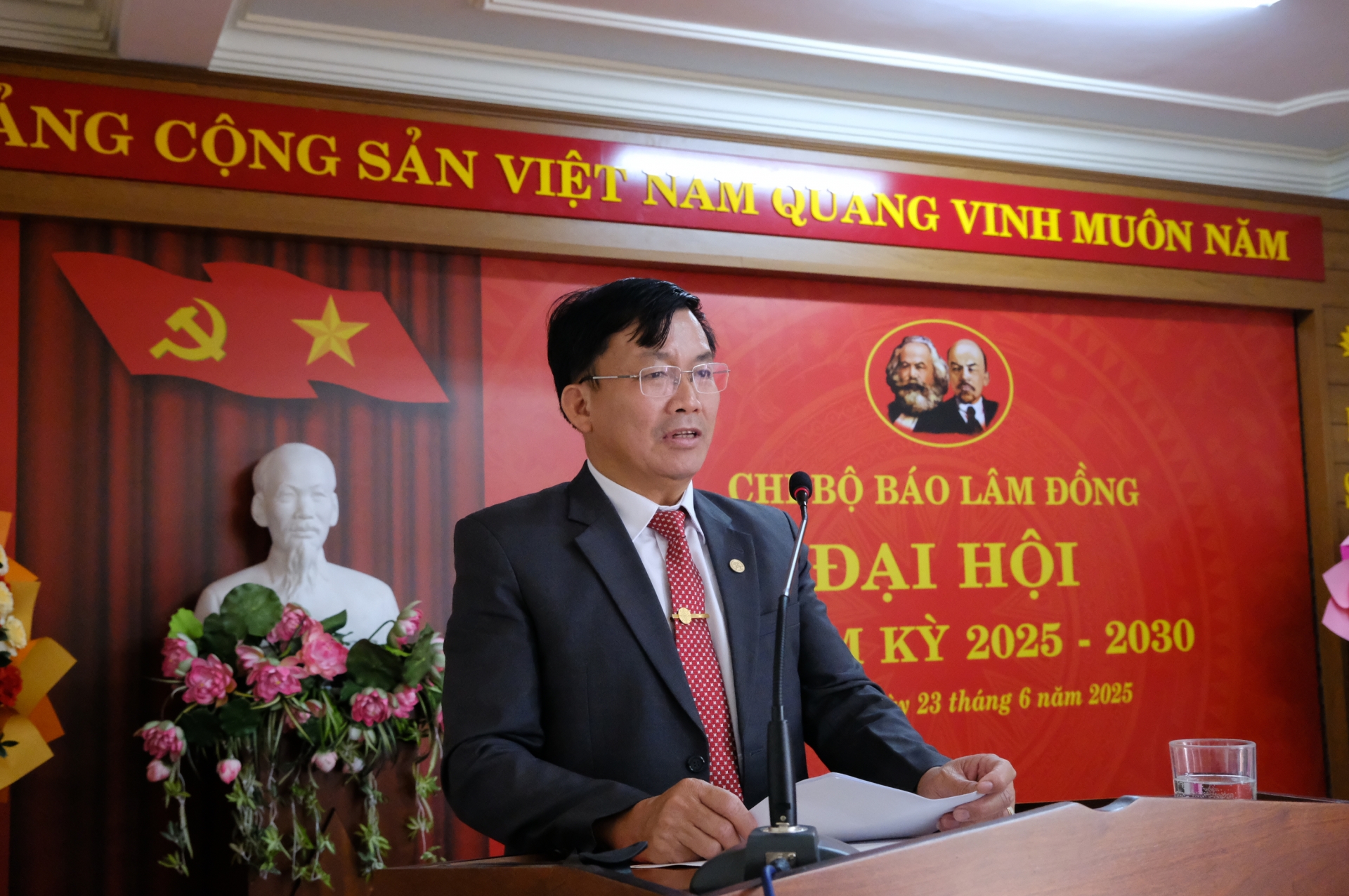 Đồng chí Hoàng Thanh Hải - Phó Bí thư Đảng ủy Các cơ quan Đảng tỉnh phát biểu chỉ đạo đại hội