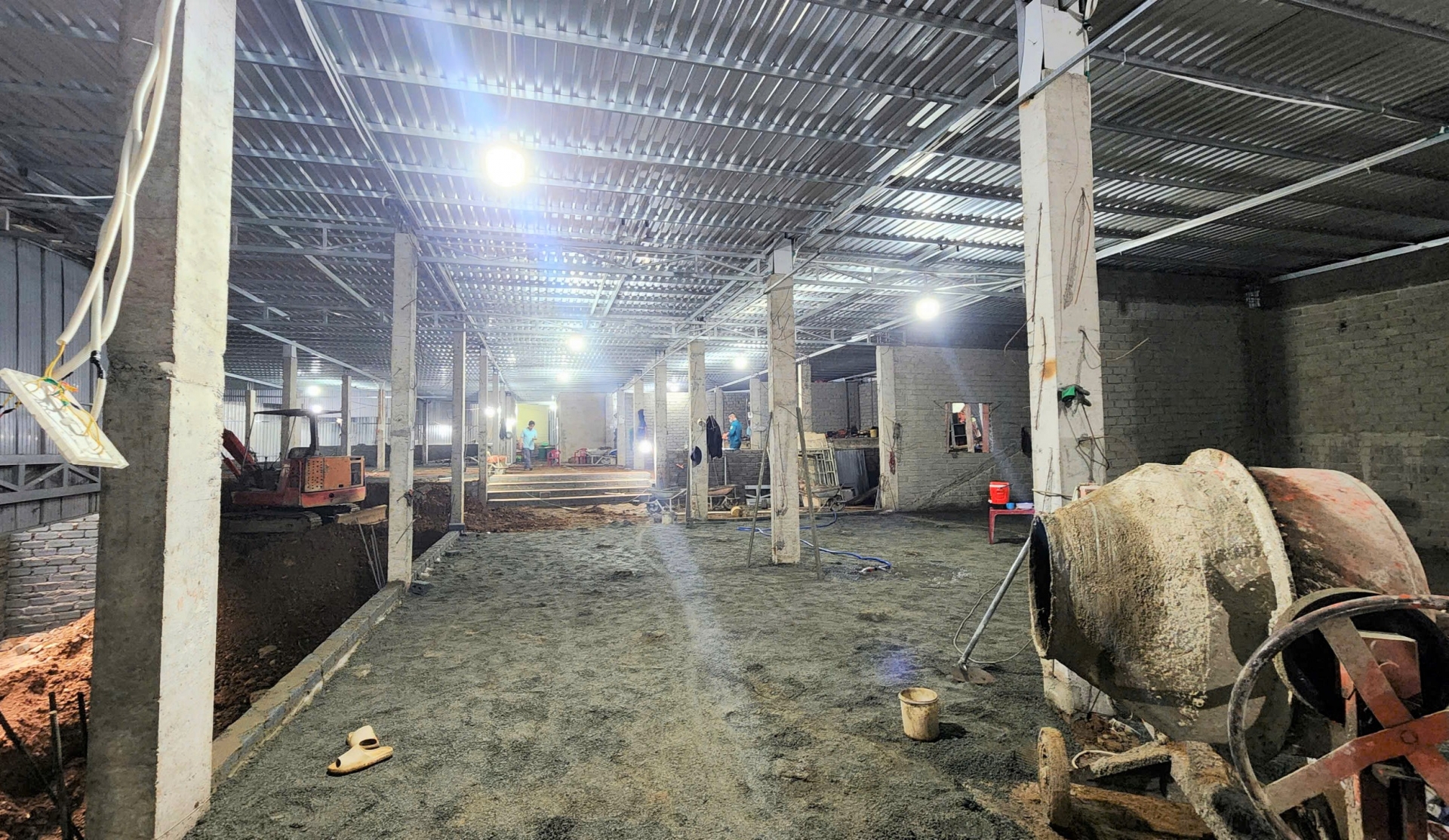 Hàng chục trụ bê tông được xây dựng kiên cố tại công trình không phép trên đèo Bảo Lộc