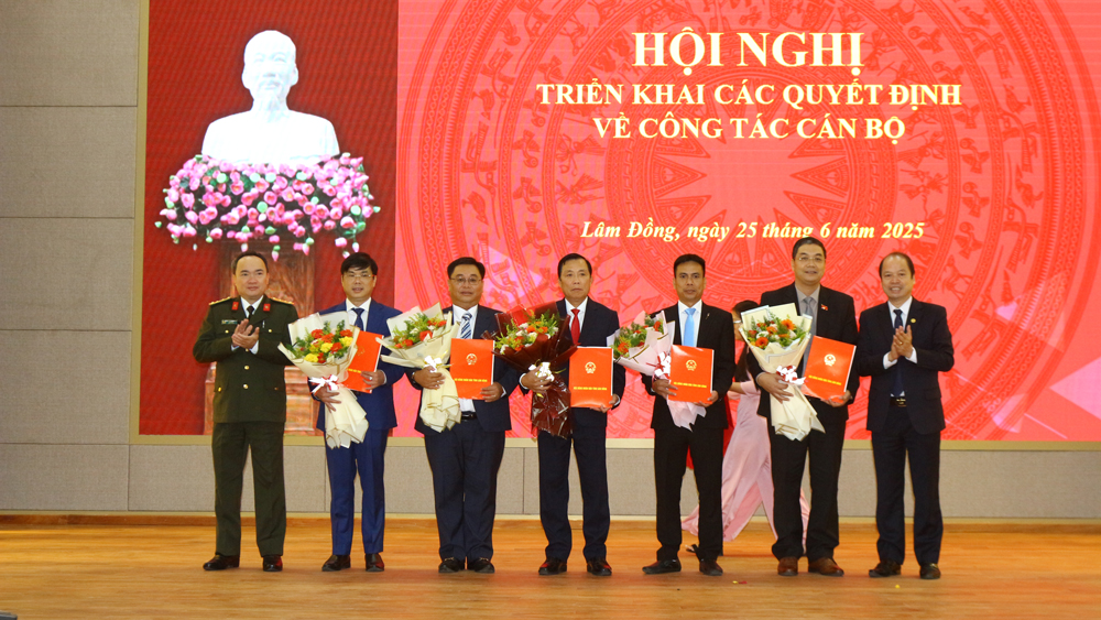 Công bố quyết định về công tác cán bộ của 5 xã mới tại huyện Bảo Lâm