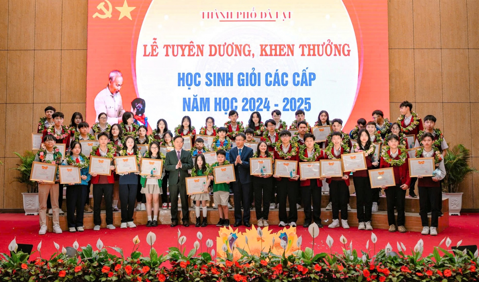 Đà Lạt: Khen thưởng 525 học sinh giỏi tiêu biểu năm học 2024 - 2025