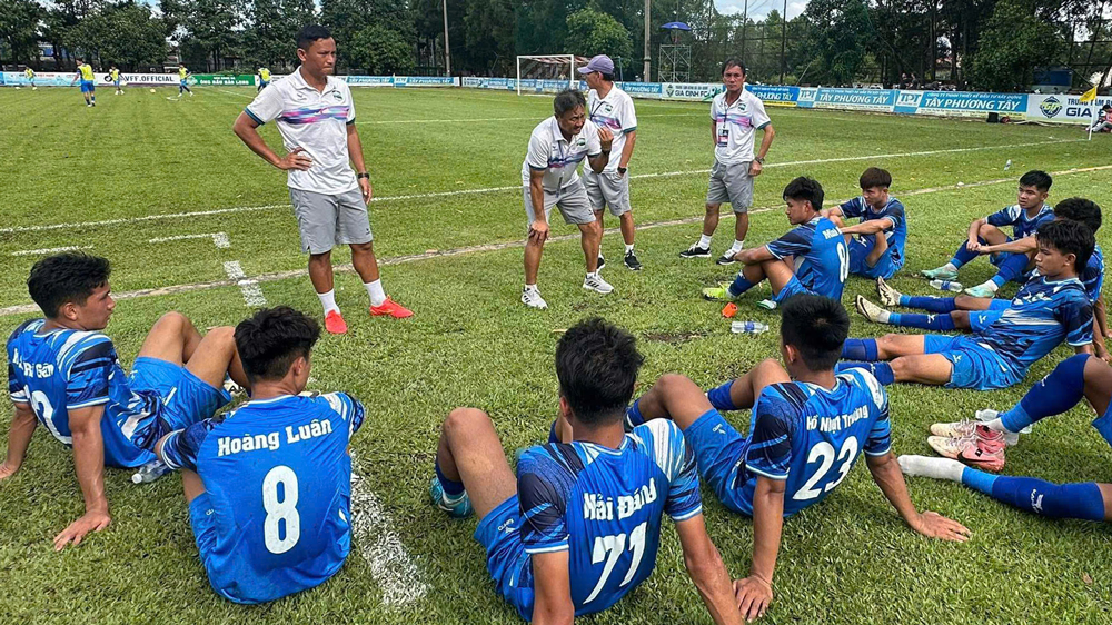Thua Gia Định 2 - 0, Lâm Đồng ngậm ngùi ở lại hạng nhì Giải Bóng đá quốc gia