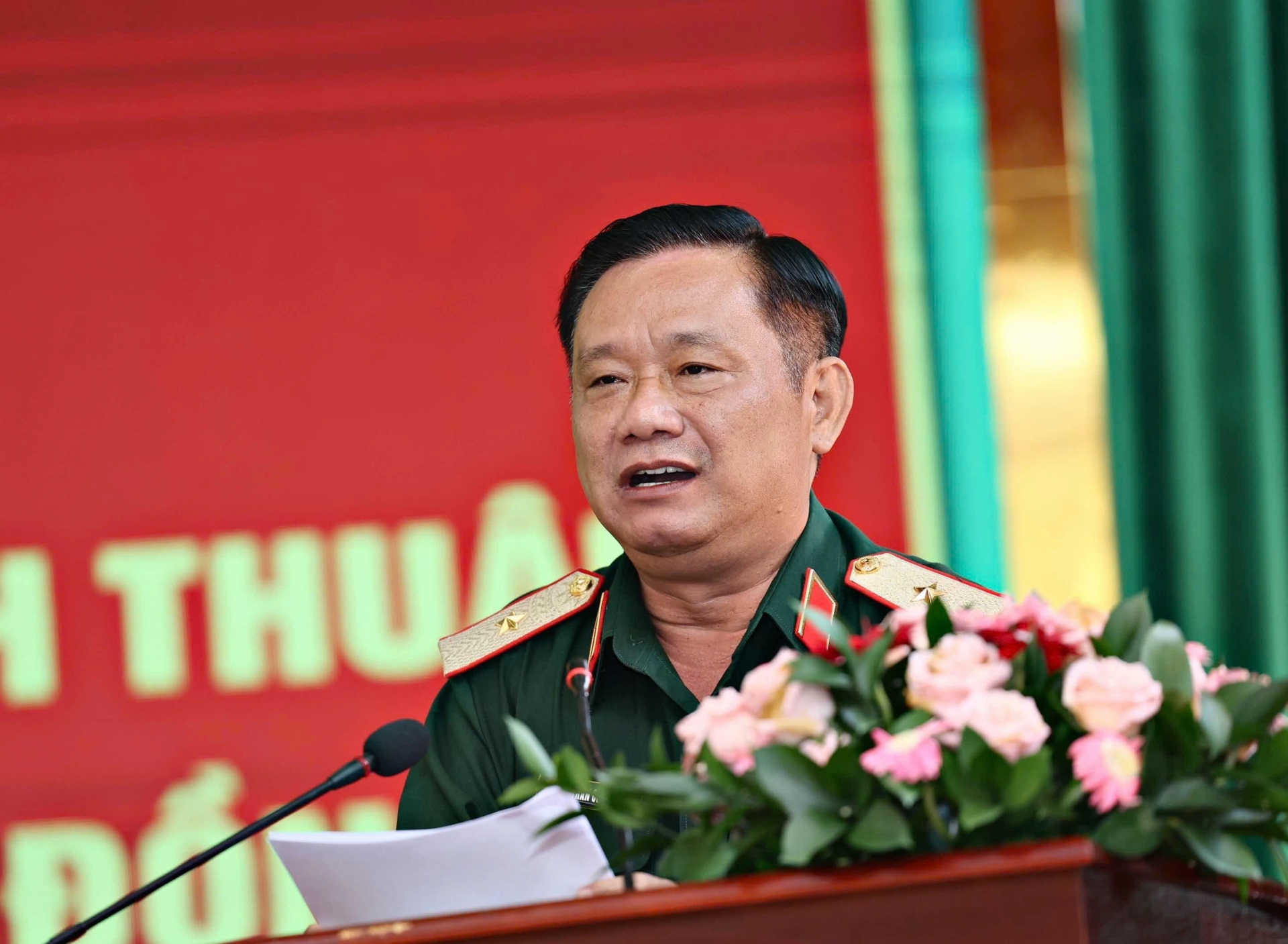 Thiếu tướng Trần Chí Tâm – Uỷ viên Đảng uỷ, Phó Chính uỷ Quân khu 7 phát biểu chỉ đạo, giao nhiệm vụ