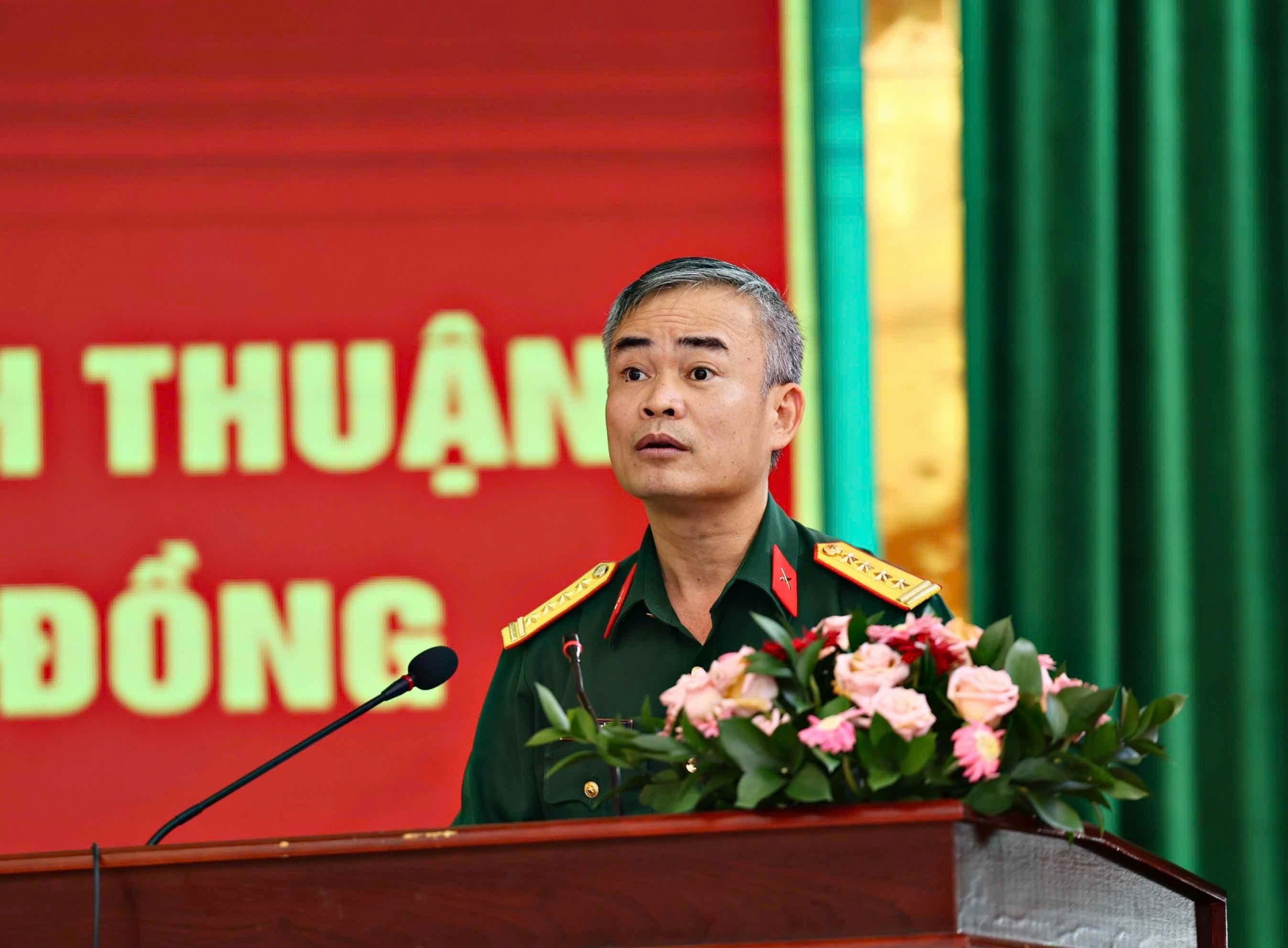 Đại tá Nguyễn Văn Sơn – Chính uỷ Bộ CHQS tỉnh Lâm Đồng phát biểu tiếp thu ý kiến chỉ đạo của Thủ trưởng Quân khu