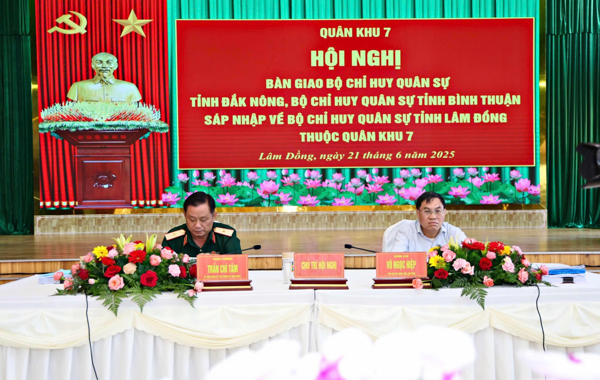 Chủ trì Hội nghị