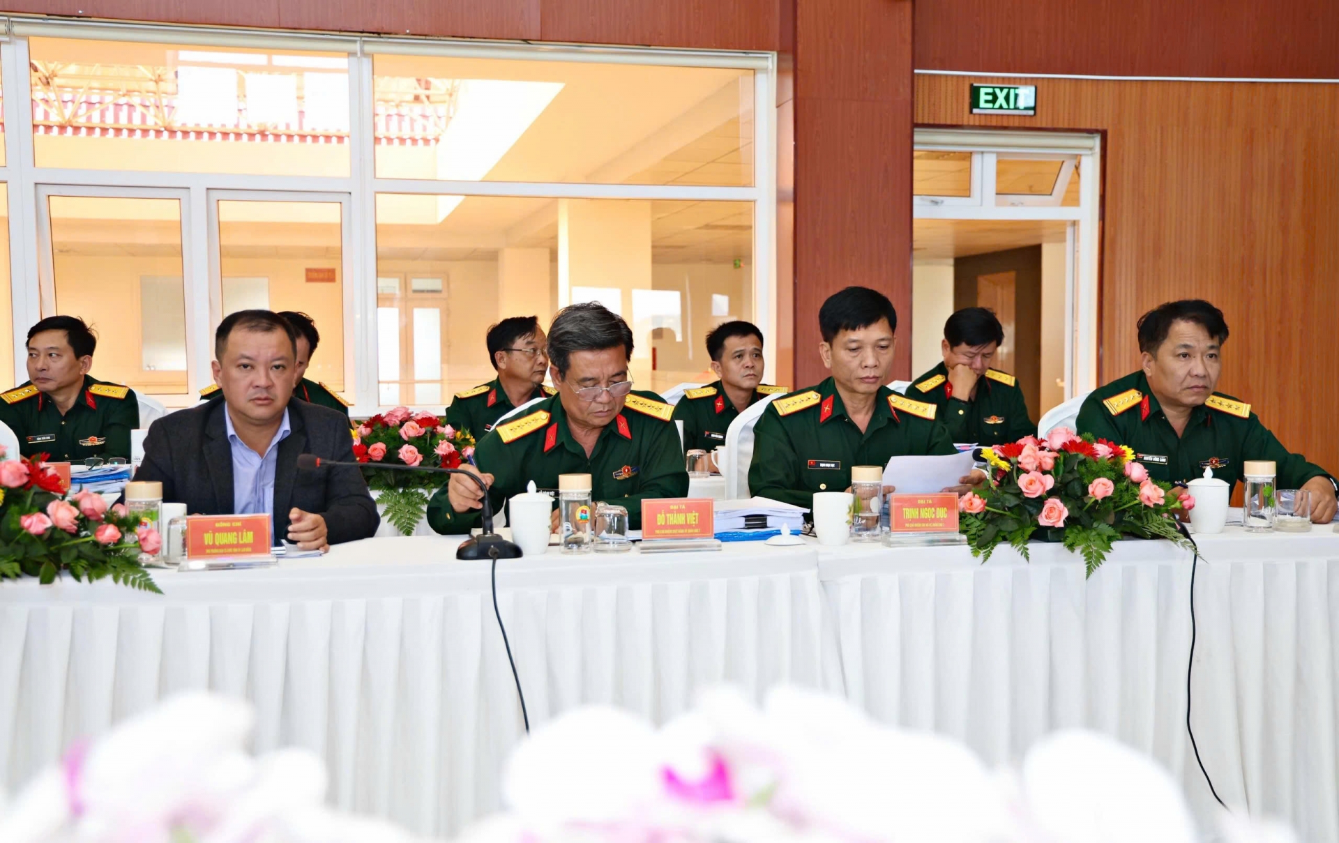 Thủ trưởng các cơ quan Quân khu tham dự Hội nghị