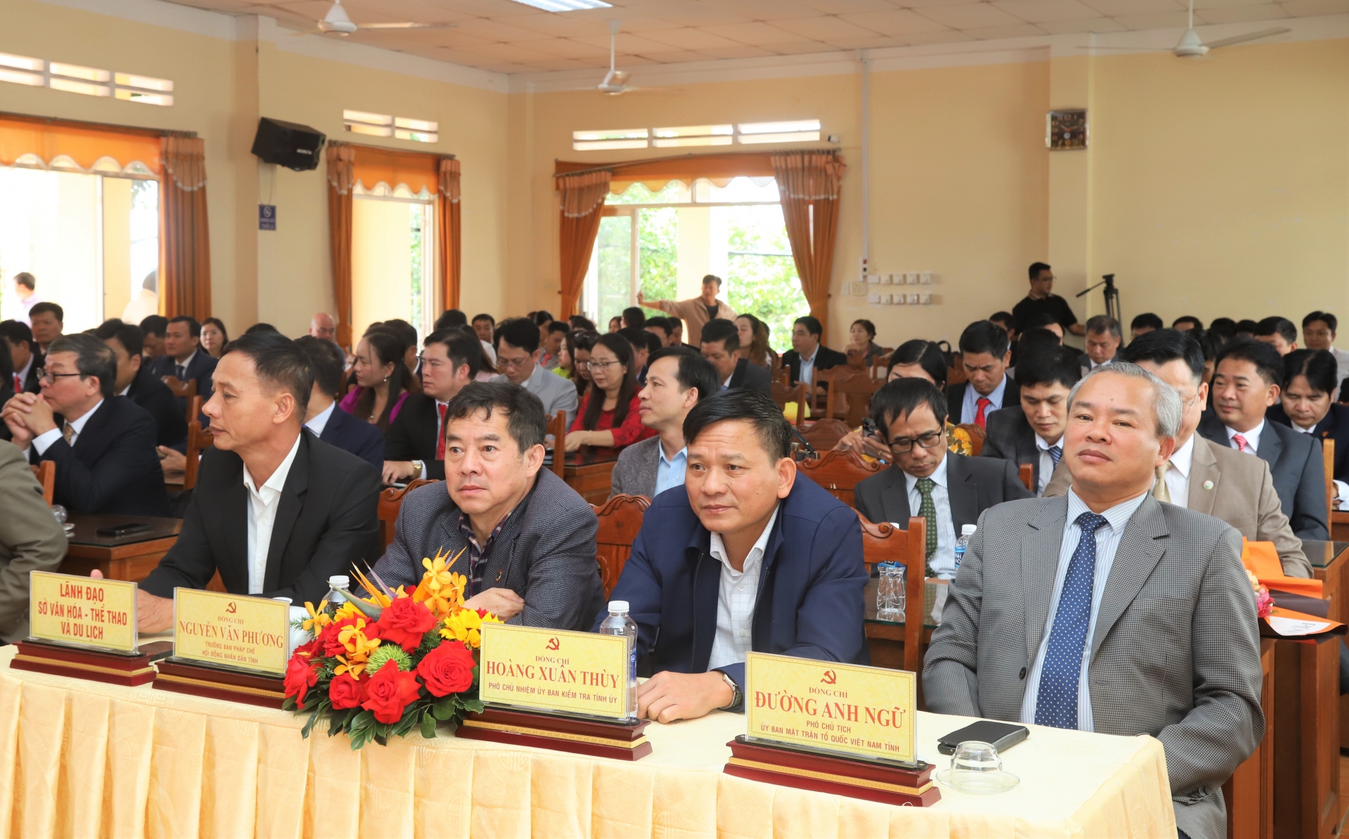 Các đại biểu dự Hội nghị