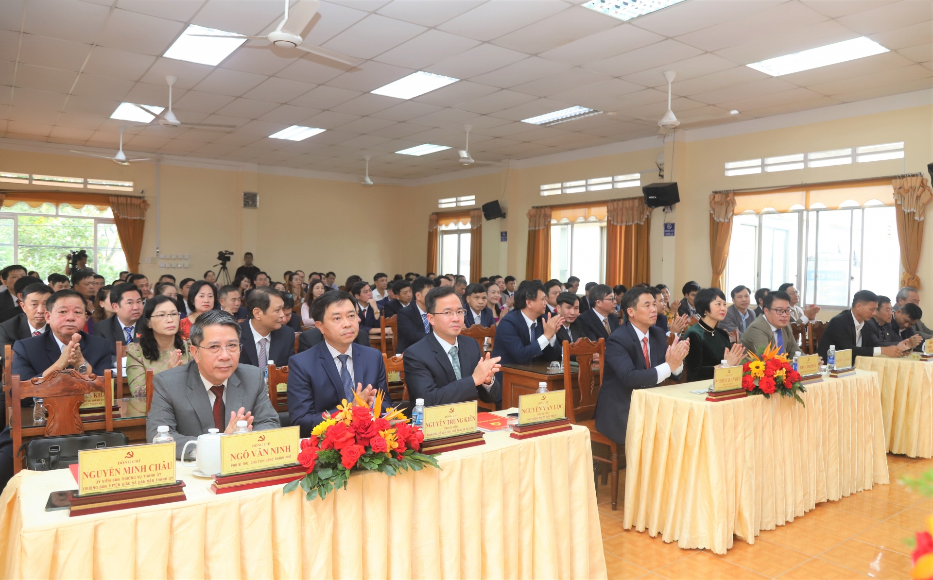 Các đại biểu dự Hội nghị