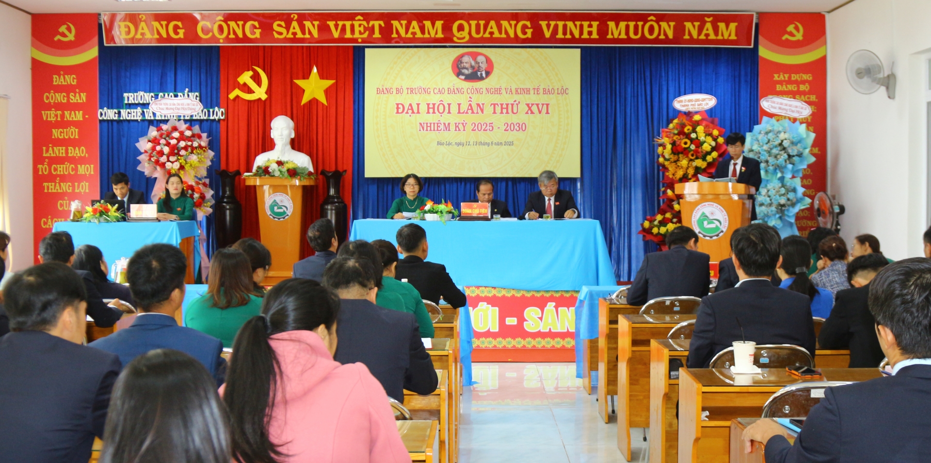 Toàn cảnh Đại hội