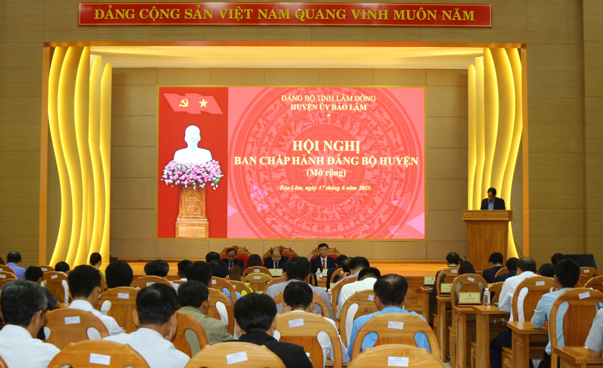 Toàn cảnh Hội nghị Ban Chấp hành Đảng bộ huyện Bảo Lâm (mở rộng)