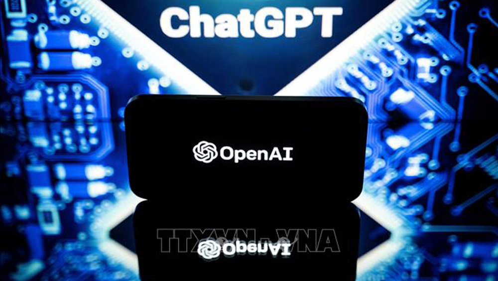 Biểu tượng của Công ty OpenAI và ChatGPT trên màn hình ở Toulouse, Pháp