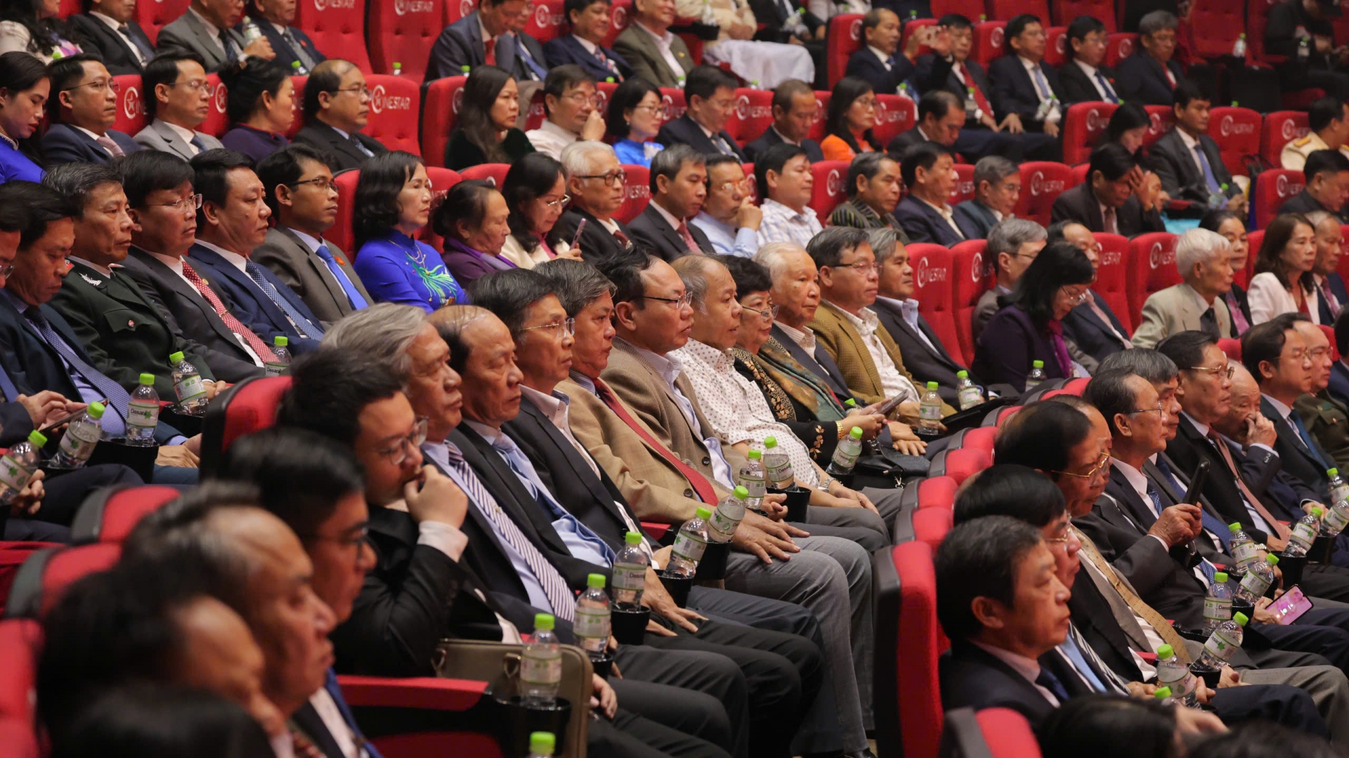Đại biểu tham dự buổi lễ
