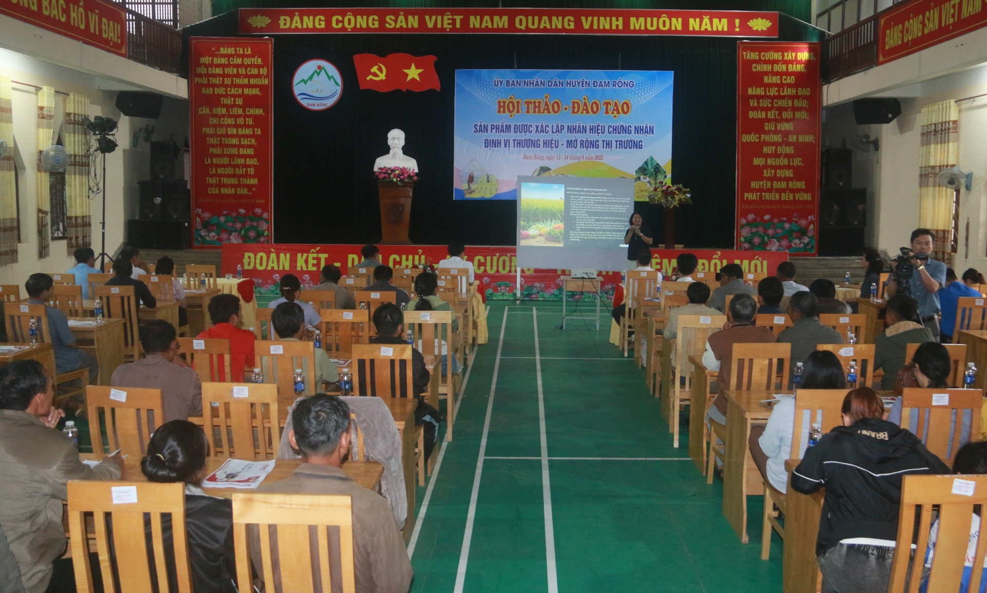 Đam Rông phối hợp tổ chức hội thảo – đào tạo truyền thông hỗ trợ quảng bá sản phẩm địa phương