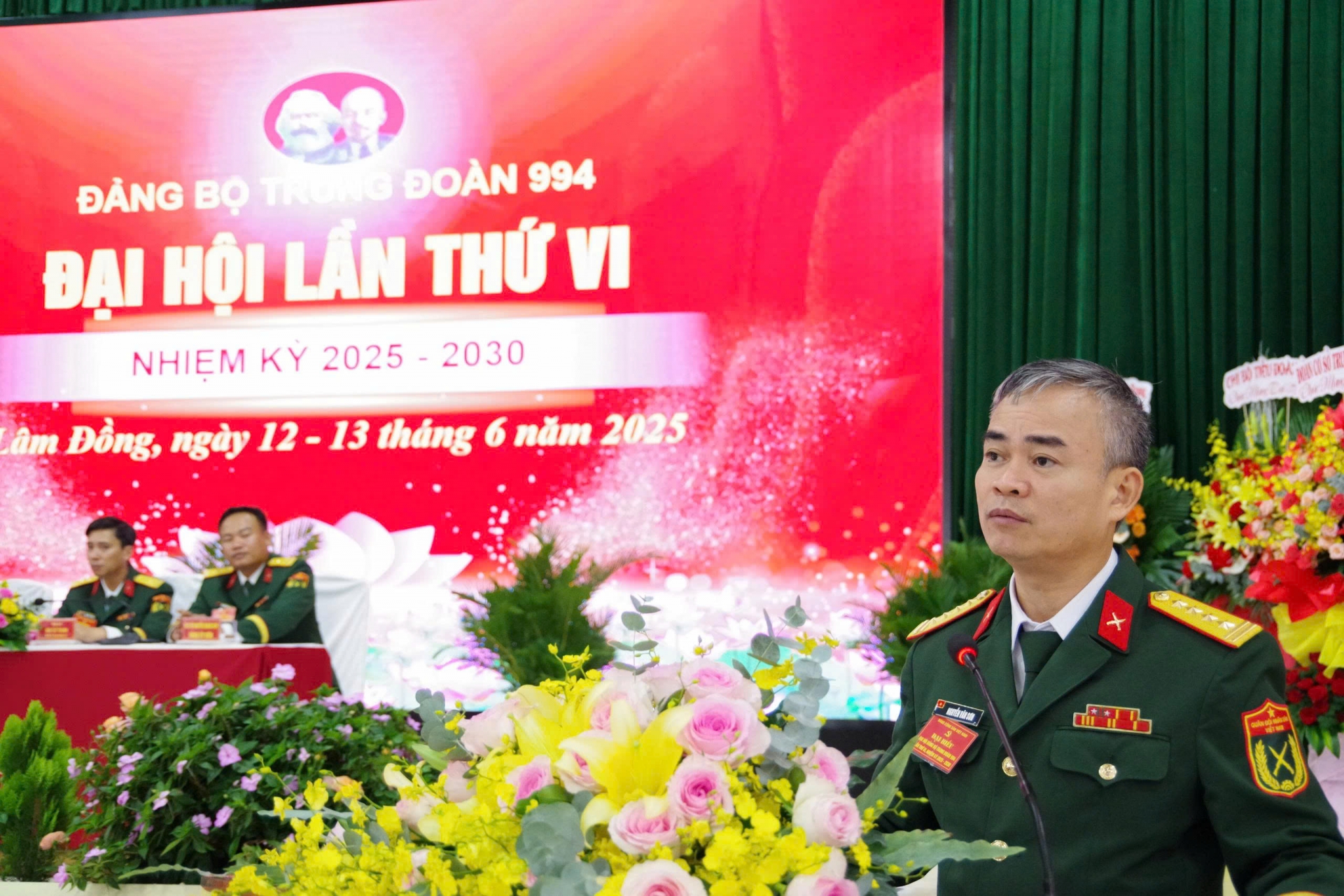 Đại tá Nguyễn Văn Sơn - Chính uỷ Bộ CHQS tỉnh phát biểu chỉ đạo Đại hội