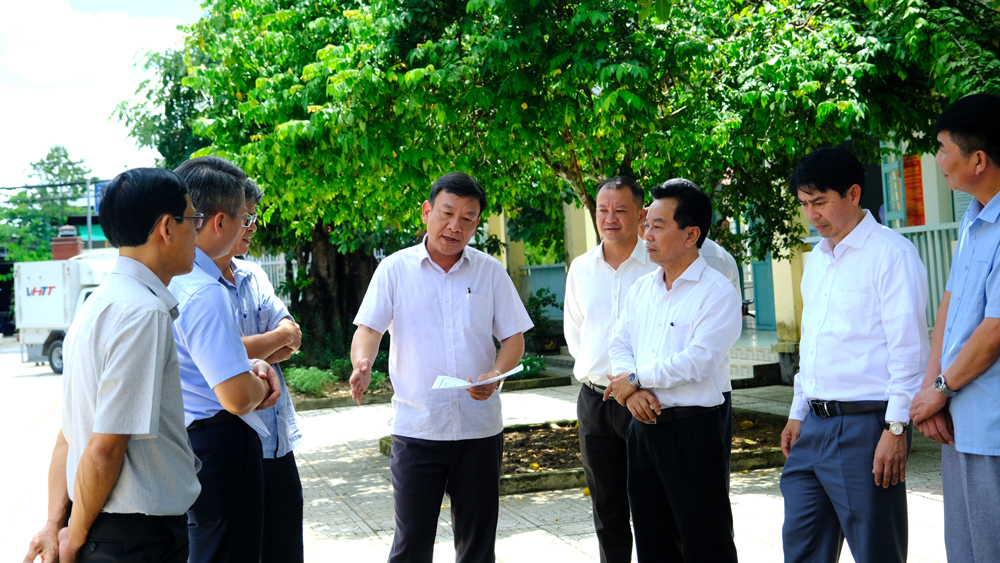 Phó Bí thư Tỉnh ủy Bùi Thắng kiểm tra cơ sở vật chất chuẩn bị sáp nhập xã tại Đạ Huoai