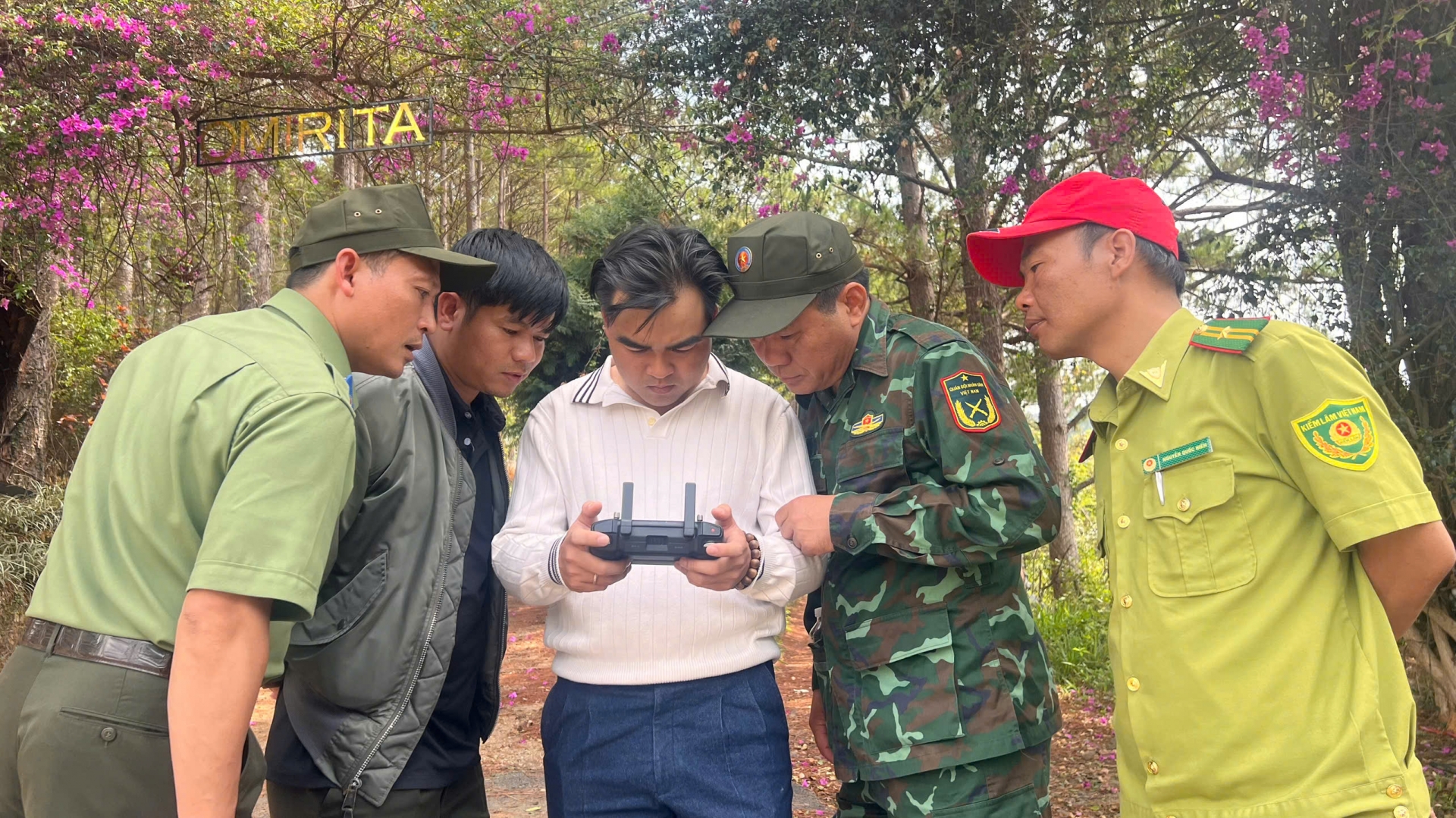 Dùng Flycam để kiểm tra rừng và trật tự xây dựng trên địa bàn Đà Lạt