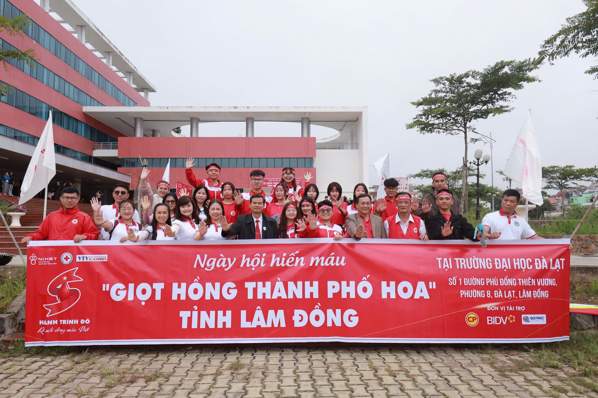 Lễ xuất quân diễu hành xe đạp hoa tuyên truyền về Hành trình đỏ tại TP Đà Lạt