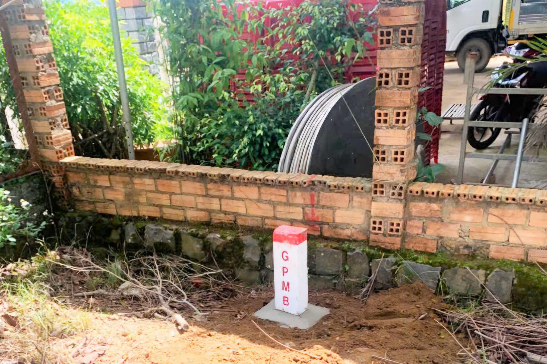 Cột mốc giải phóng mặt bằng thu hồi đất phục vụ Dự án cao tốc Bảo Lộc - Liên Khương tại xã Lộc An