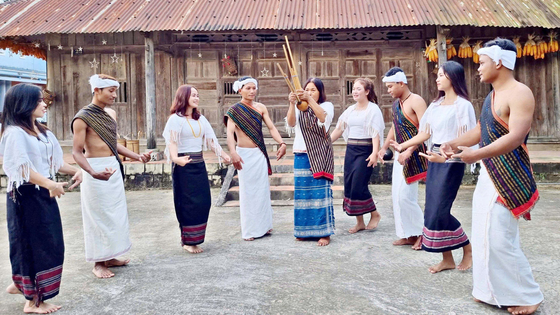 Tháo gỡ rào cản trong tuyên truyền pháp luật vùng đồng bào DTTS