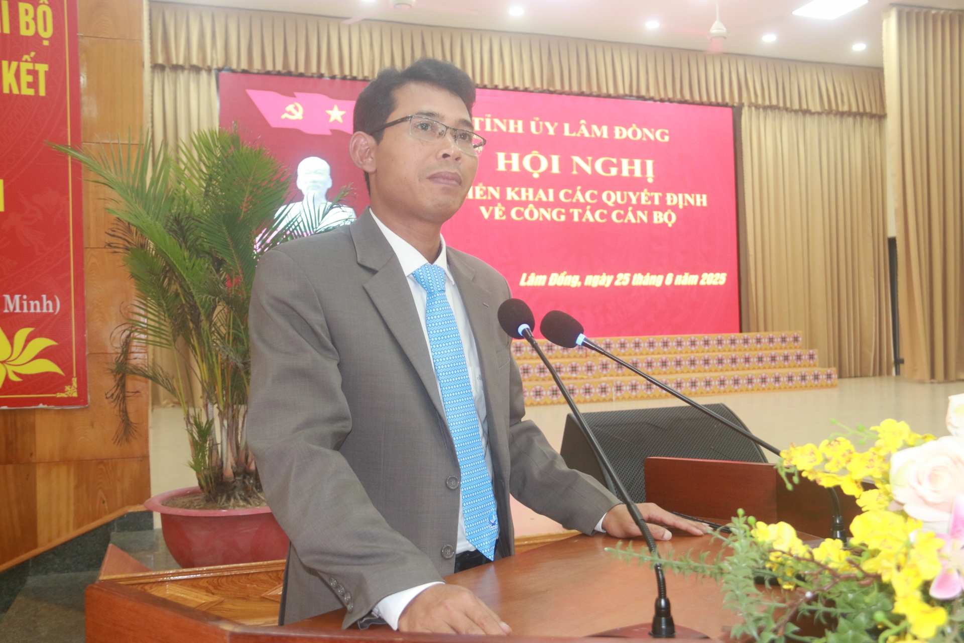 Đồng chí Ndu Ha Biên – Tỉnh uỷ viên, Bí thư Đảng uỷ xã Đam Rông 2 đã tiếp thu ý kiến chỉ đạo và phát biểu nhận nhiệm vụ mới