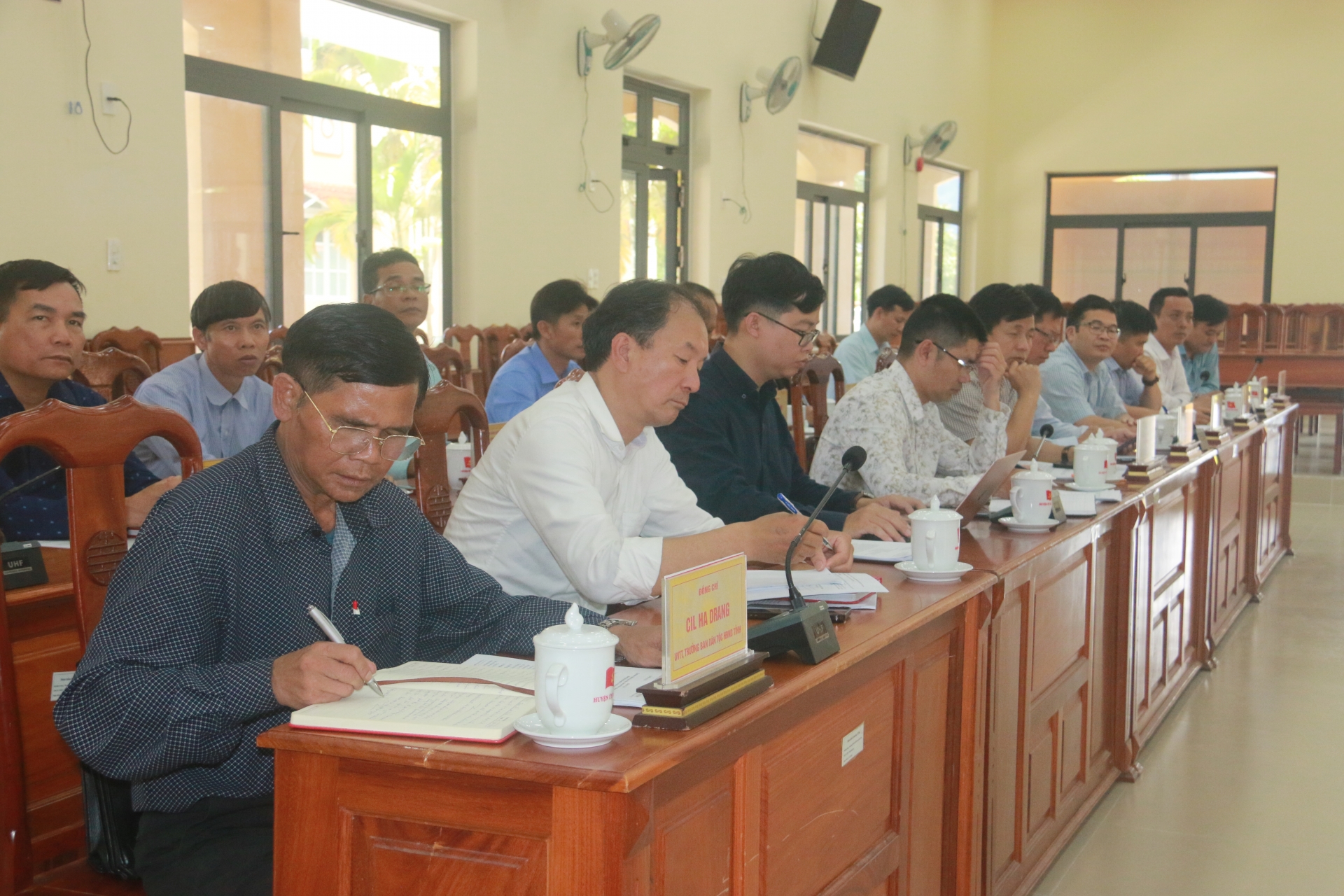 Lãnh đạo các sở, ban, ngành của tỉnh tham dự buổi làm việc 