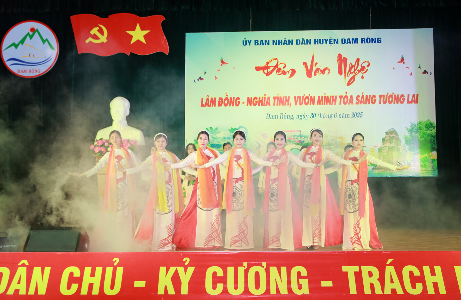 Một tiết mục trong đêm văn nghệ