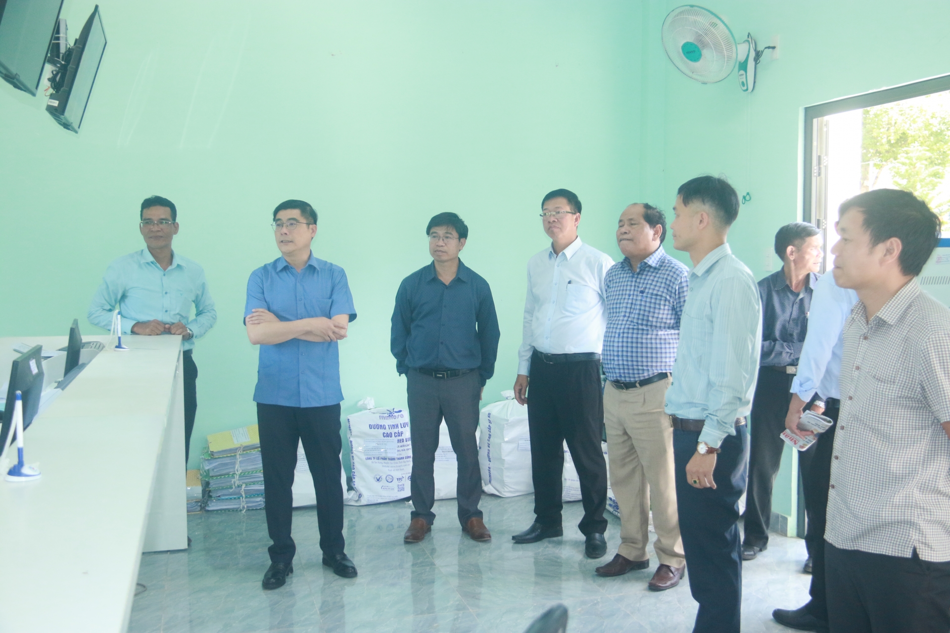 Chủ nhiệm UBKT Tỉnh ủy Nguyễn Khắc Bình và đoàn công tác của tỉnh đến kiểm tra cơ sở vật chất chuẩn bị cho việc thành lập và vận hành xã mới tại xã Đạ Long