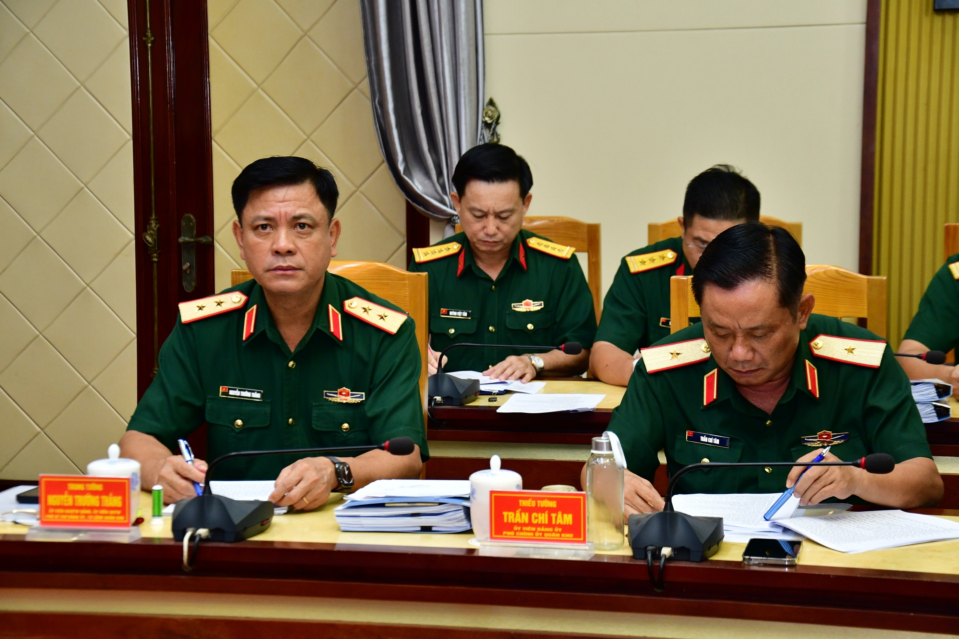 Trung tướng Nguyễn Trường Thắng, Ủy viên Ban chấp hành Trung ương Đảng, Ủy viên Quân uỷ Trung ương, Tư lệnh Quân khu 7 tham dự Hội nghị